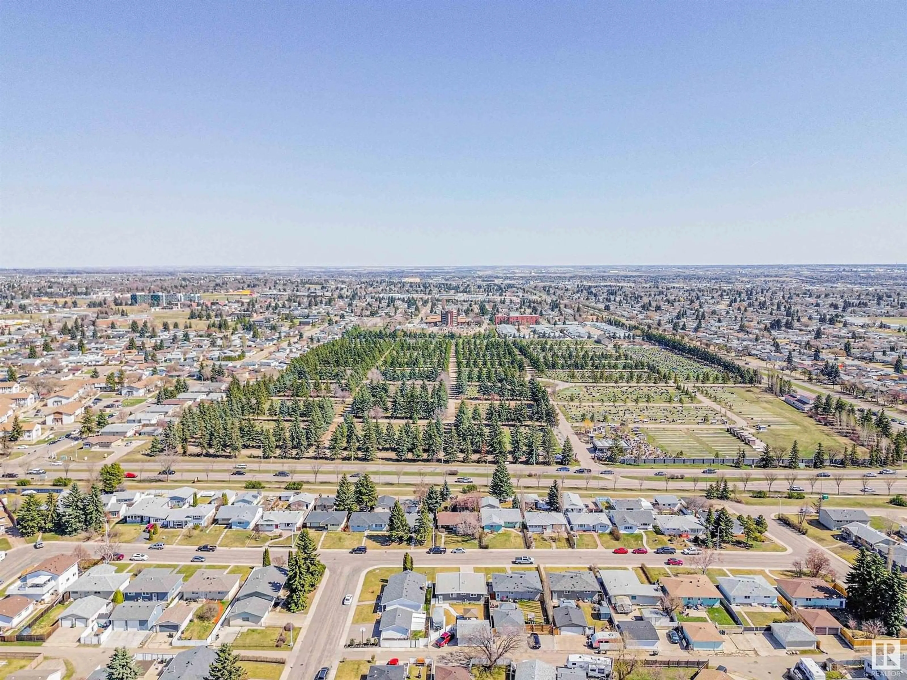A pic from outside/outdoor area/front of a property/back of a property/a pic from drone, unknown for 8320 138 AV, Edmonton Alberta T5E2A5