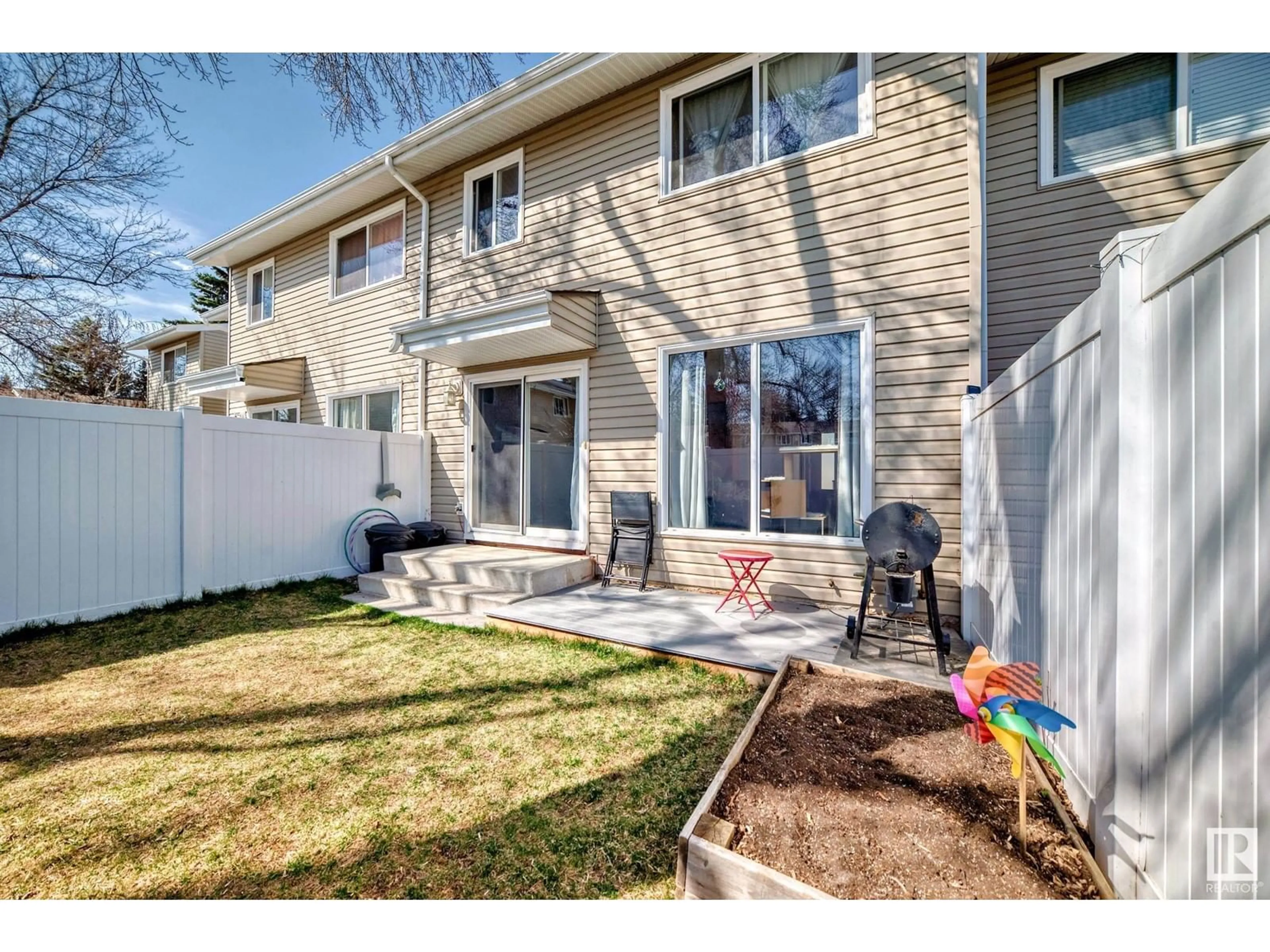 Patio, street for 125 BROOKWOOD DR, Spruce Grove Alberta T7X1A6