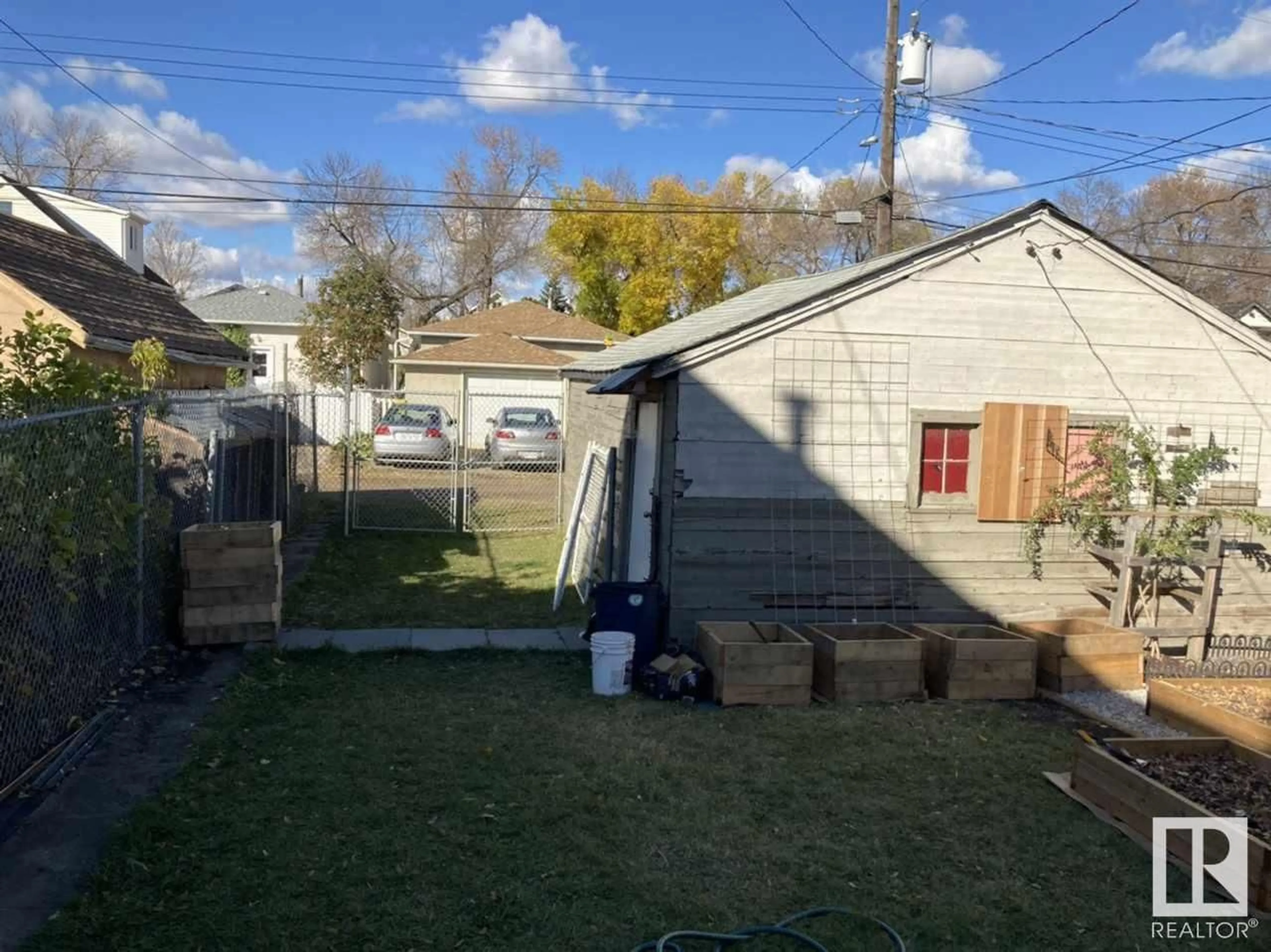 Shed for 9332 106A AV, Edmonton Alberta T5H0S7