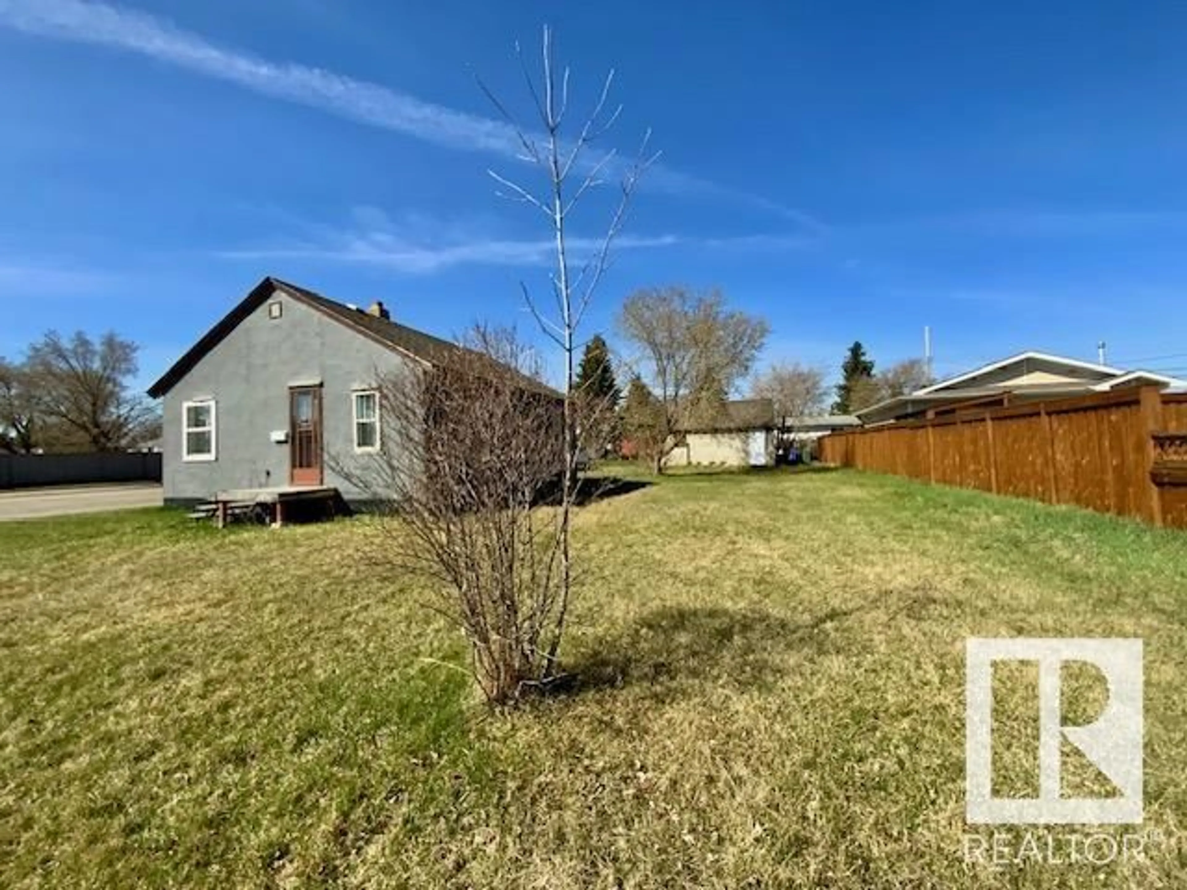 A pic from outside/outdoor area/front of a property/back of a property/a pic from drone, unknown for 4002 52 ST, Wetaskiwin Alberta T9A1M9