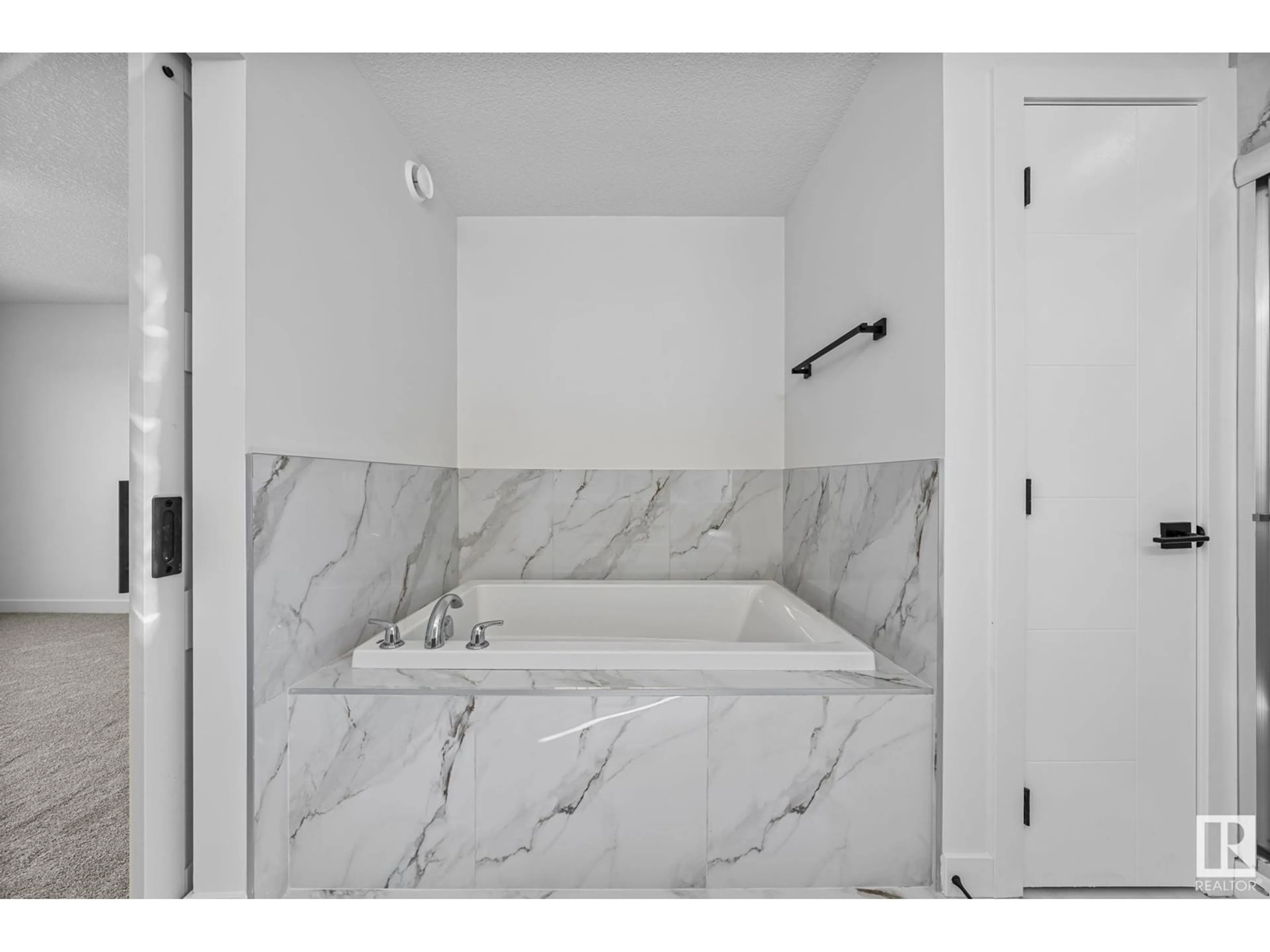 Contemporary bathroom, ceramic/tile floor for NW - 8713 149 ST, Edmonton Alberta T5R1B5