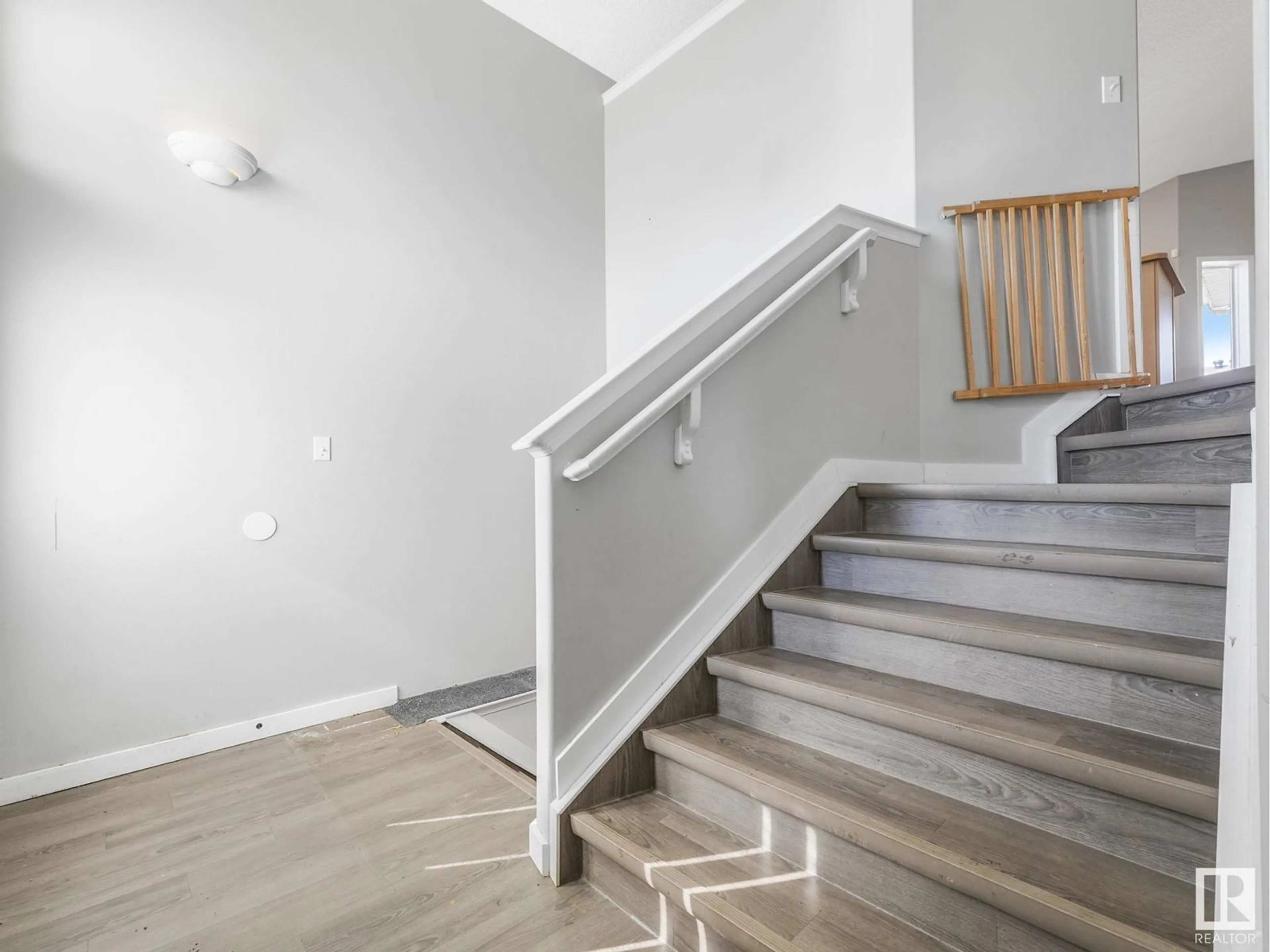 Stairs for NW - 16208 92 ST, Edmonton Alberta T5Z3N1