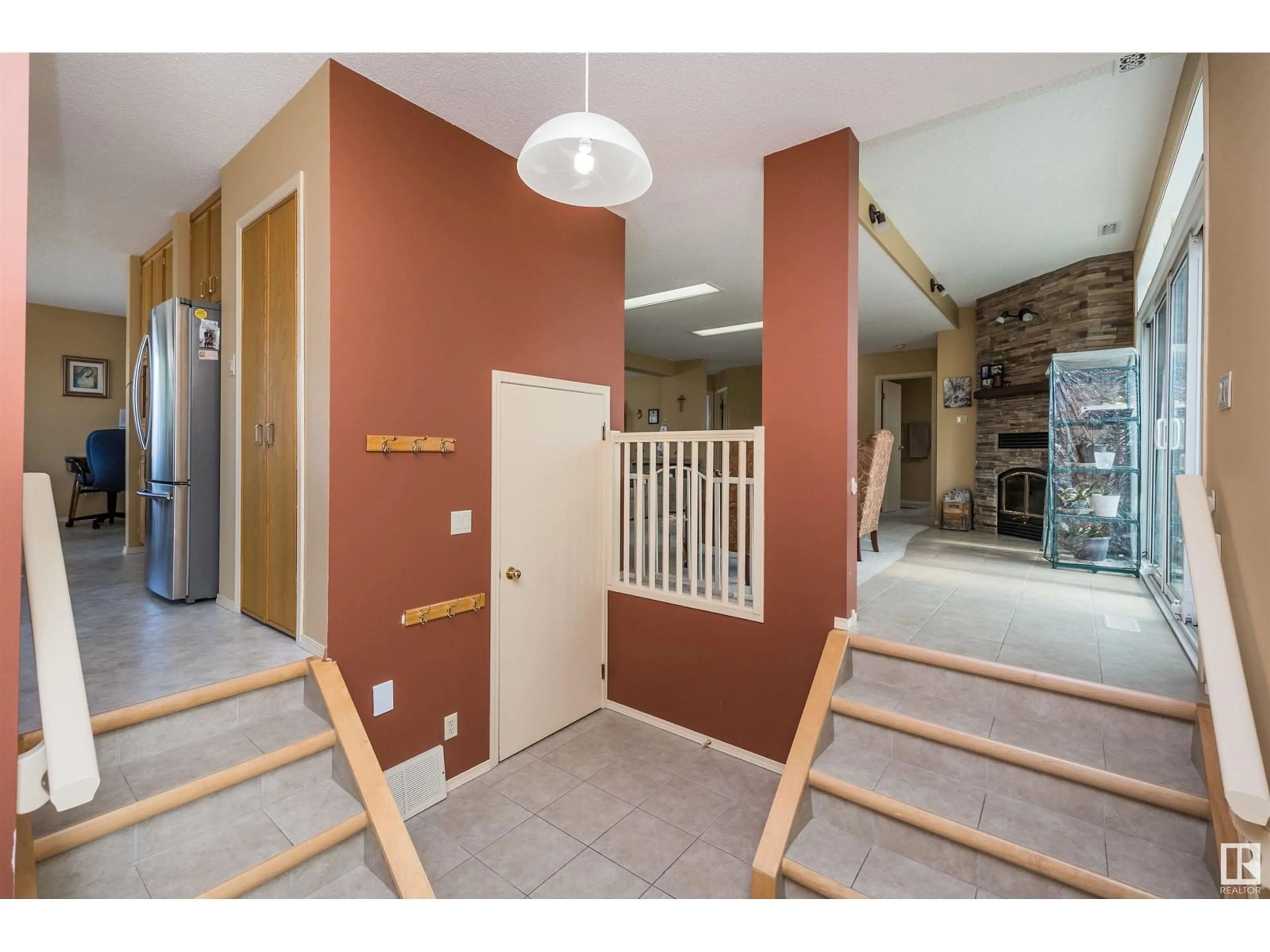 Indoor entryway for 25509 TWP RD 544, Rural Sturgeon County Alberta T8T1M7