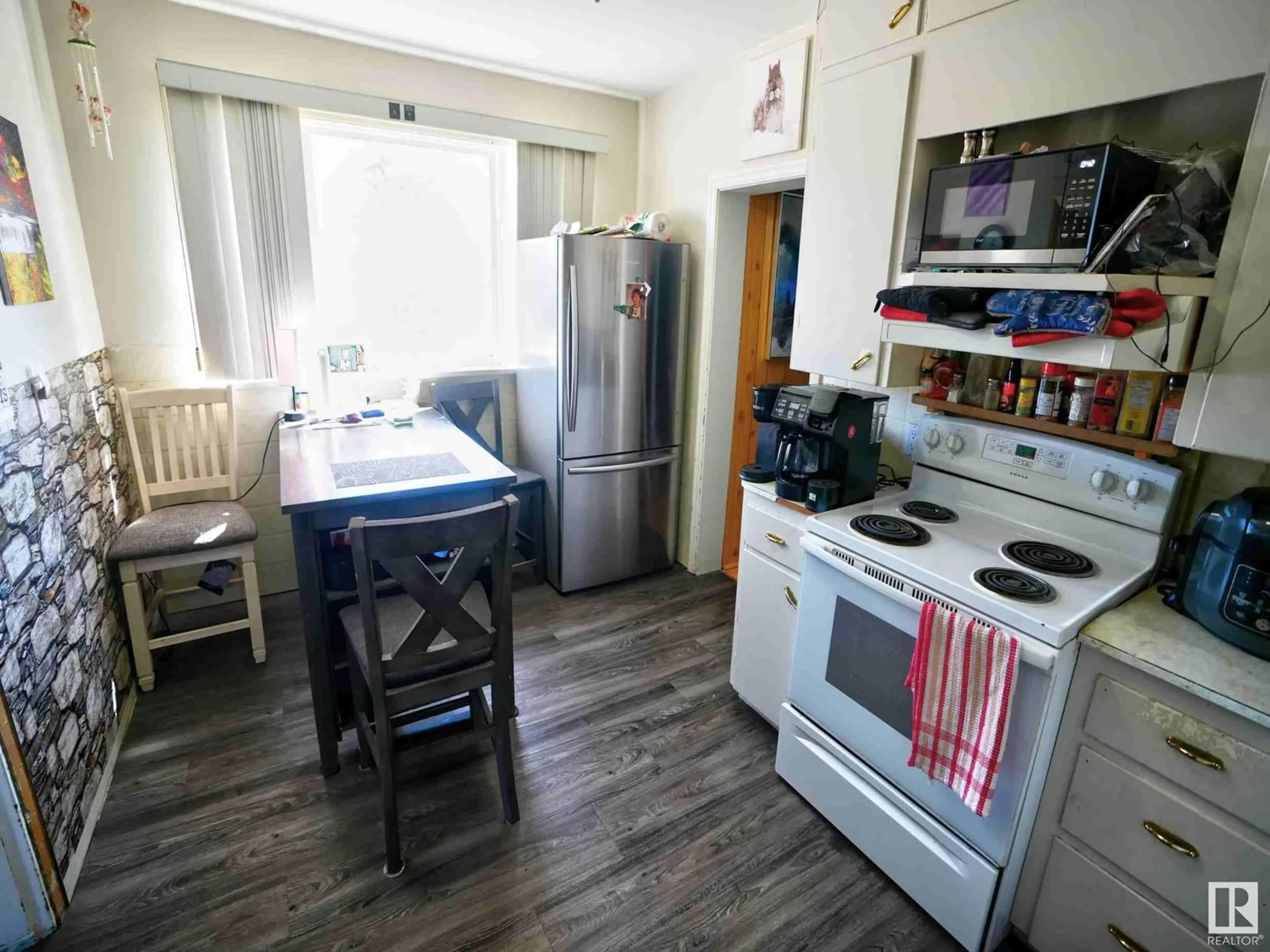 Standard kitchen, unknown for 5202 51 AV, St. Paul Town Alberta T0A3A1