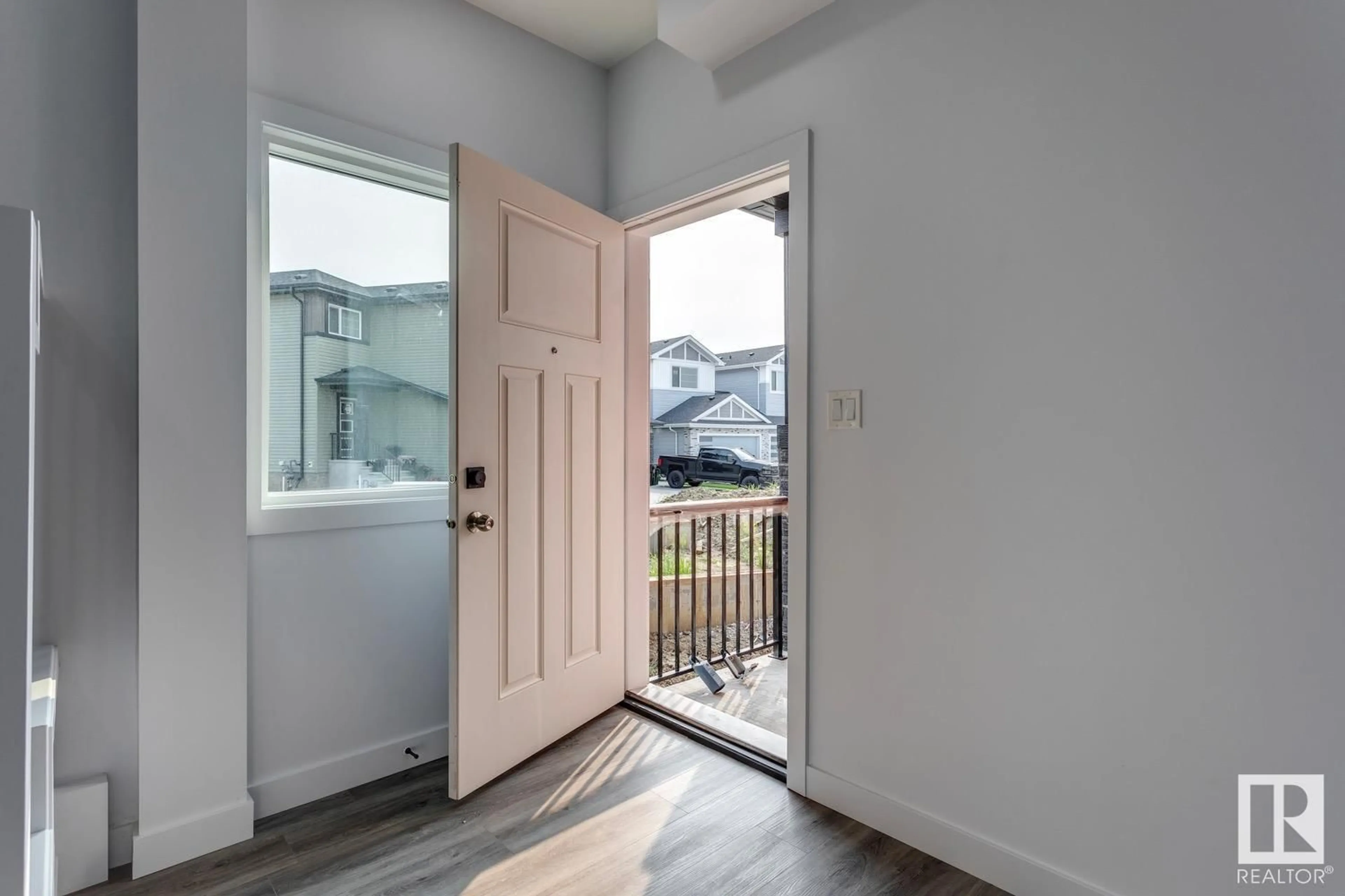 Indoor entryway for 31 CALEDON CR, Spruce Grove Alberta T7X0Y8