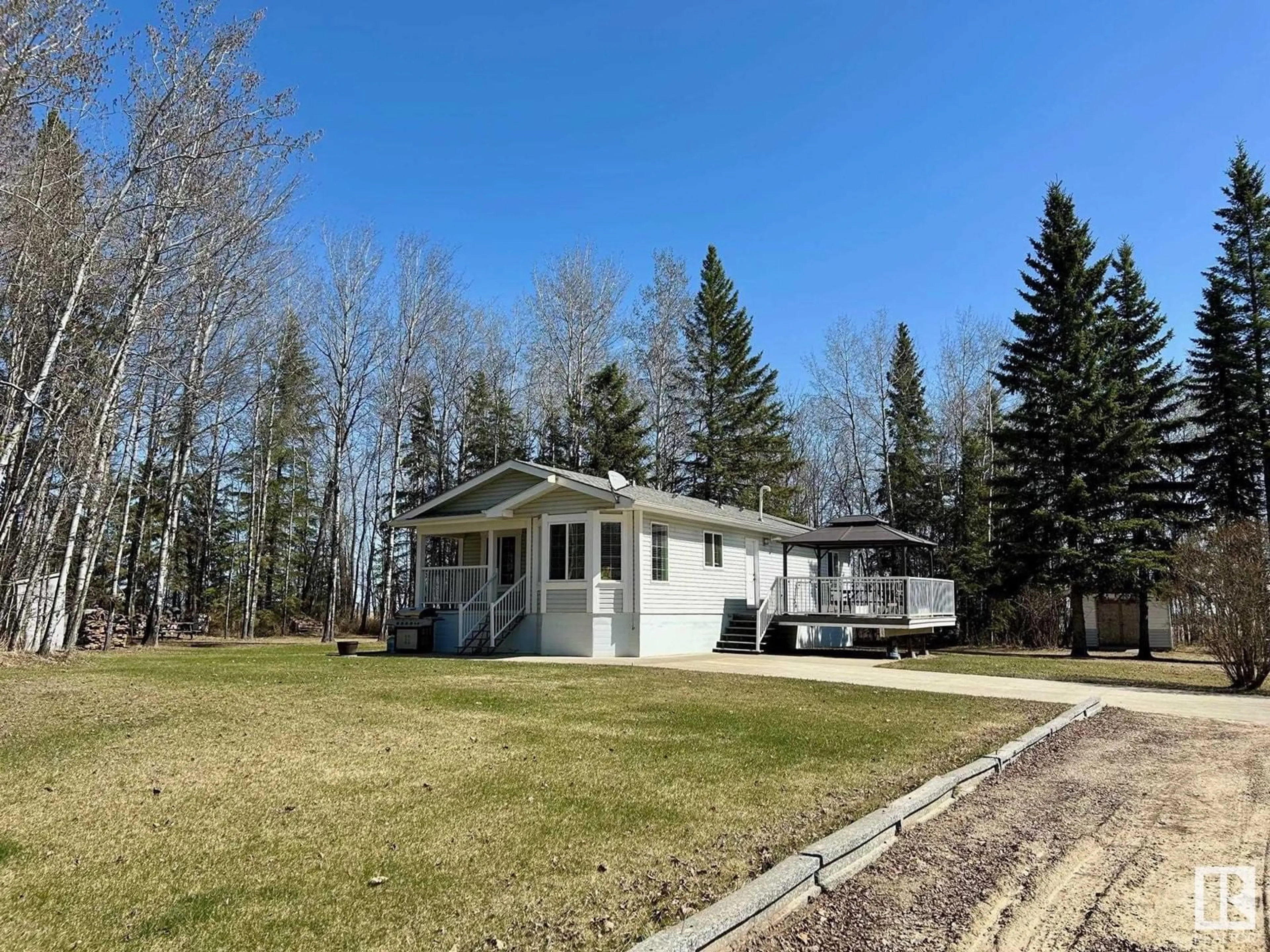 A pic from outside/outdoor area/front of a property/back of a property/a pic from drone, unknown for 63001 RGE ROAD 255, Rural Westlock County Alberta T0G0S0