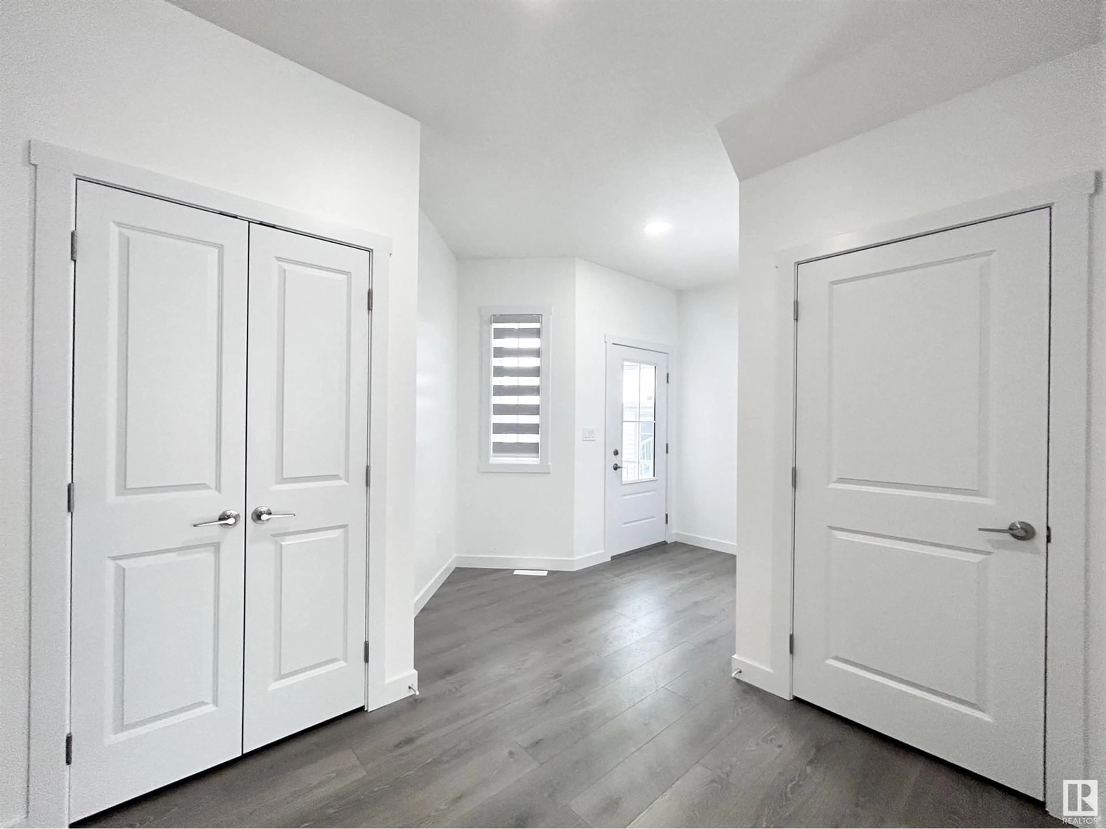 Indoor entryway for 554 EAGLESON WD, Edmonton Alberta T6M0Y6