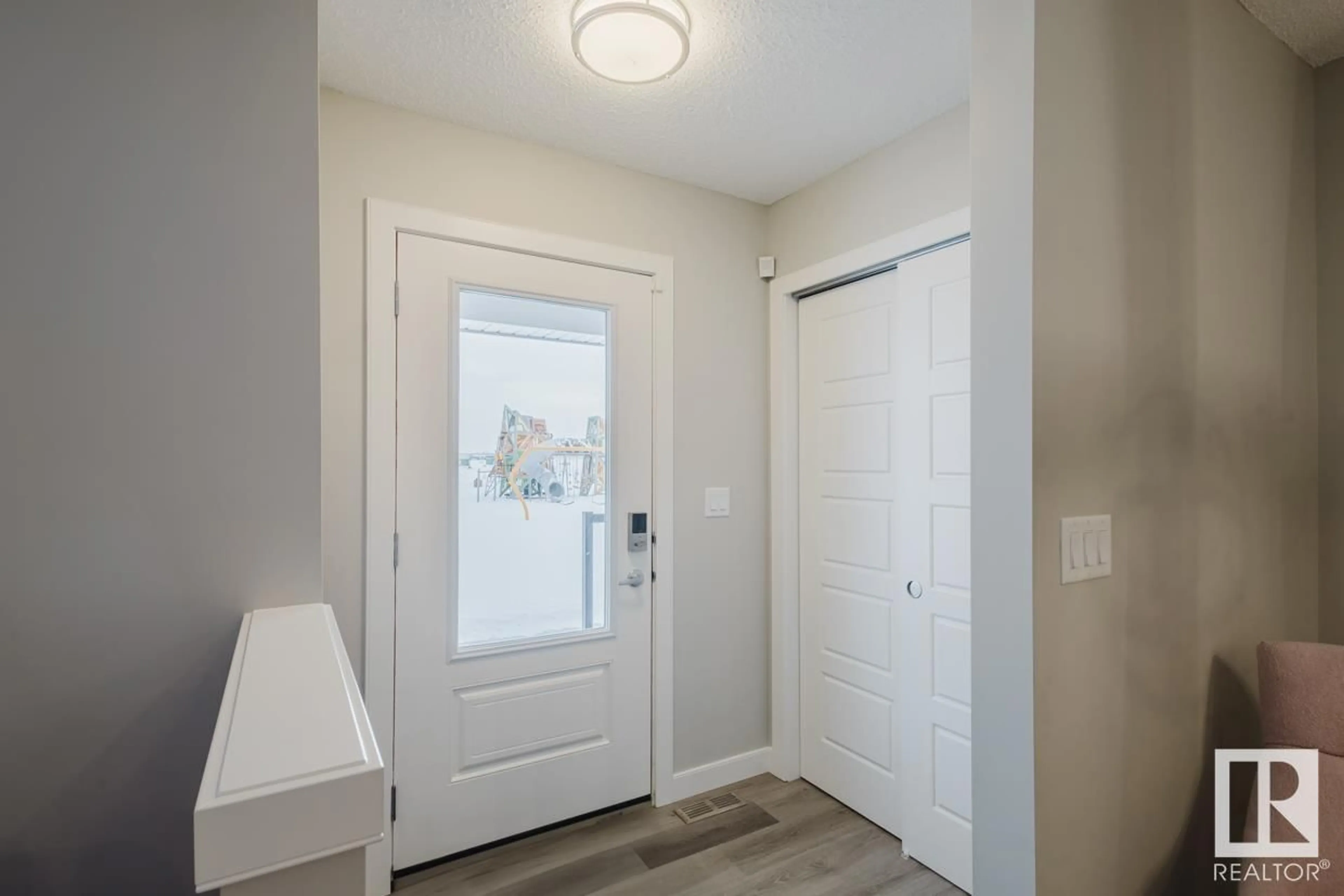 Indoor entryway for 1050 HEARTHSTONE BV, Sherwood Park Alberta T6H5E5