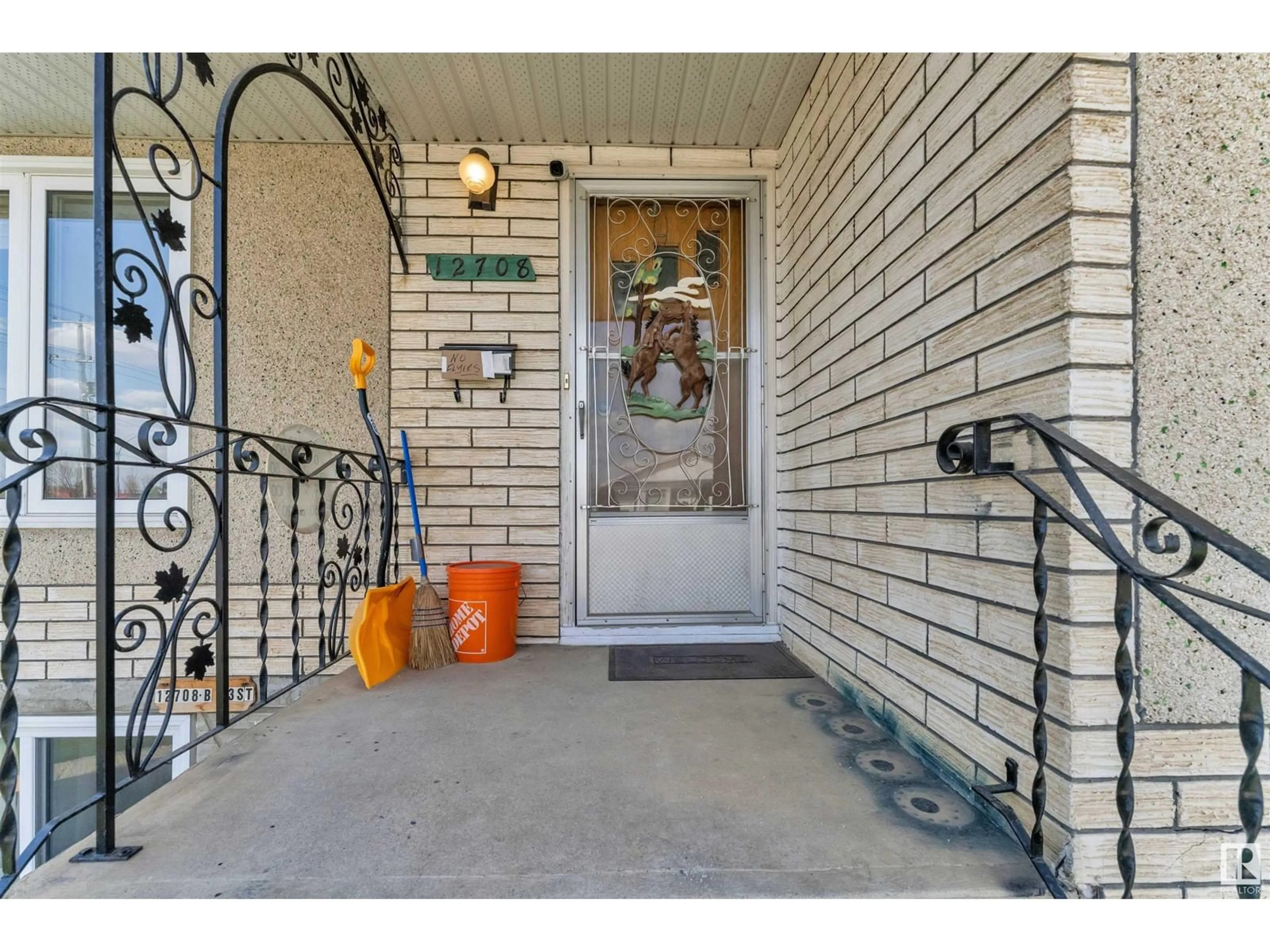 Indoor entryway for 12708 83 ST, Edmonton Alberta T5E2V8