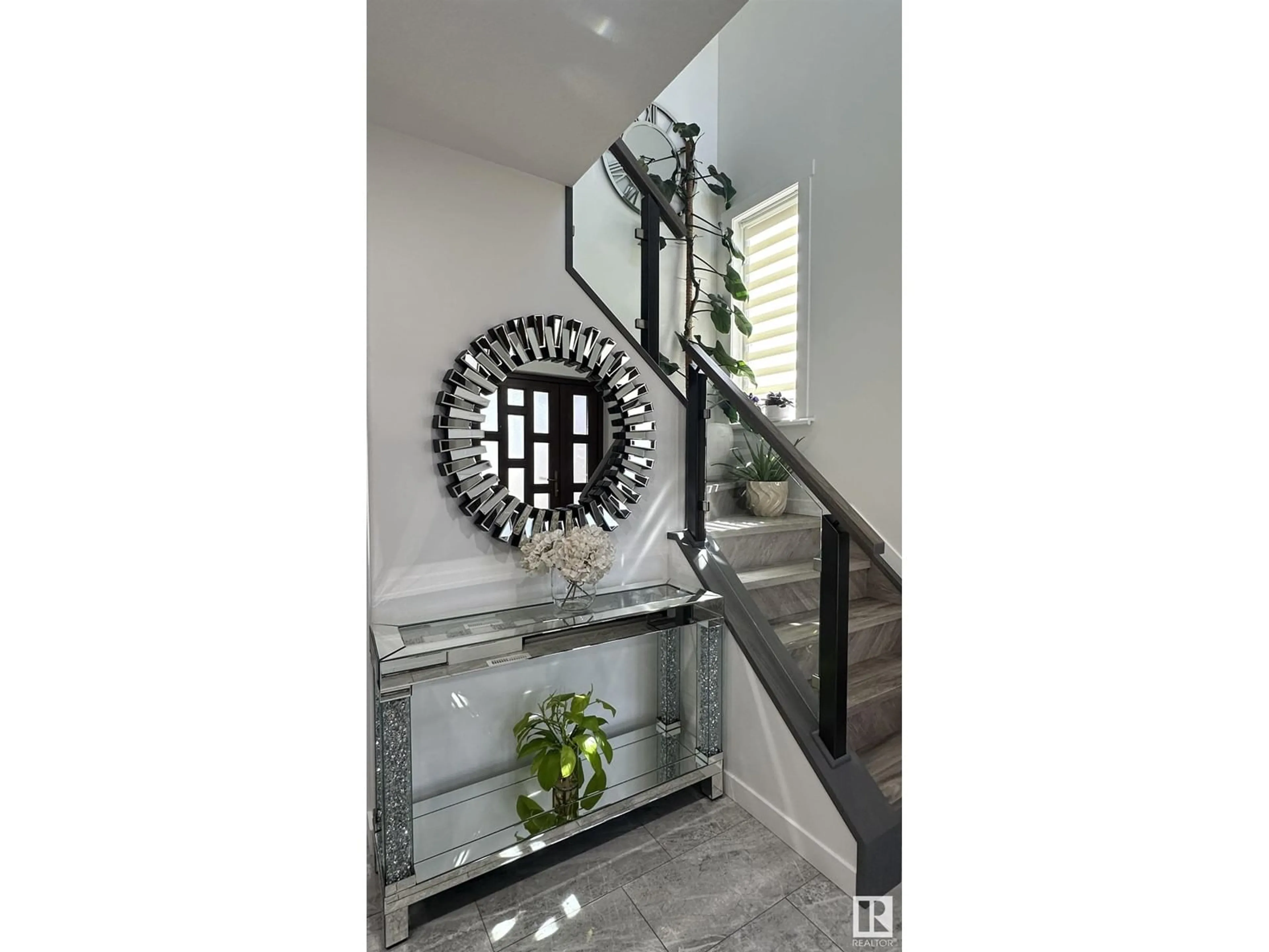 Indoor entryway for 13705 37 ST NW, Edmonton Alberta T5Y3G7