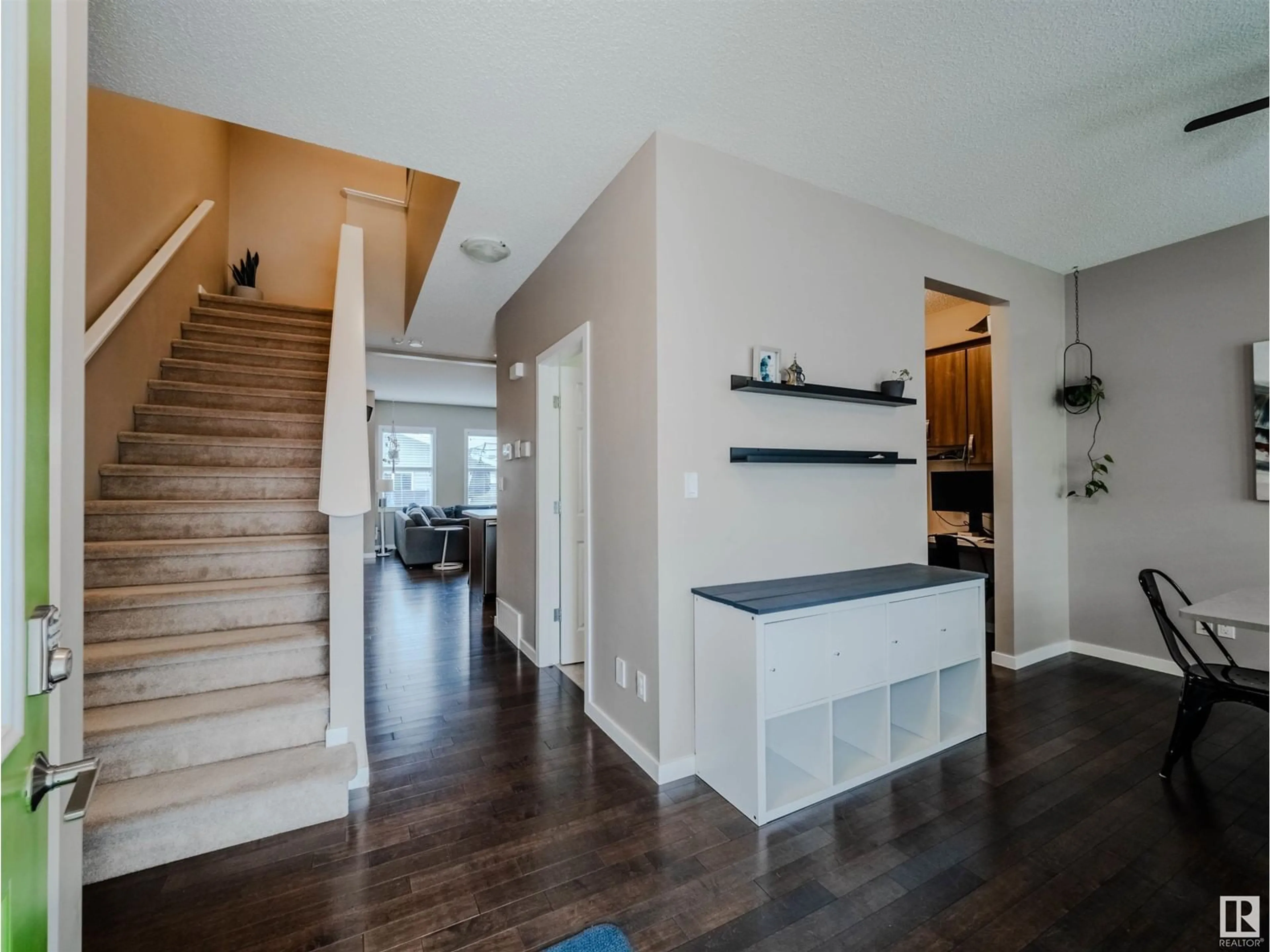 Indoor entryway for SW - 7304 20 AV, Edmonton Alberta T6X0L5