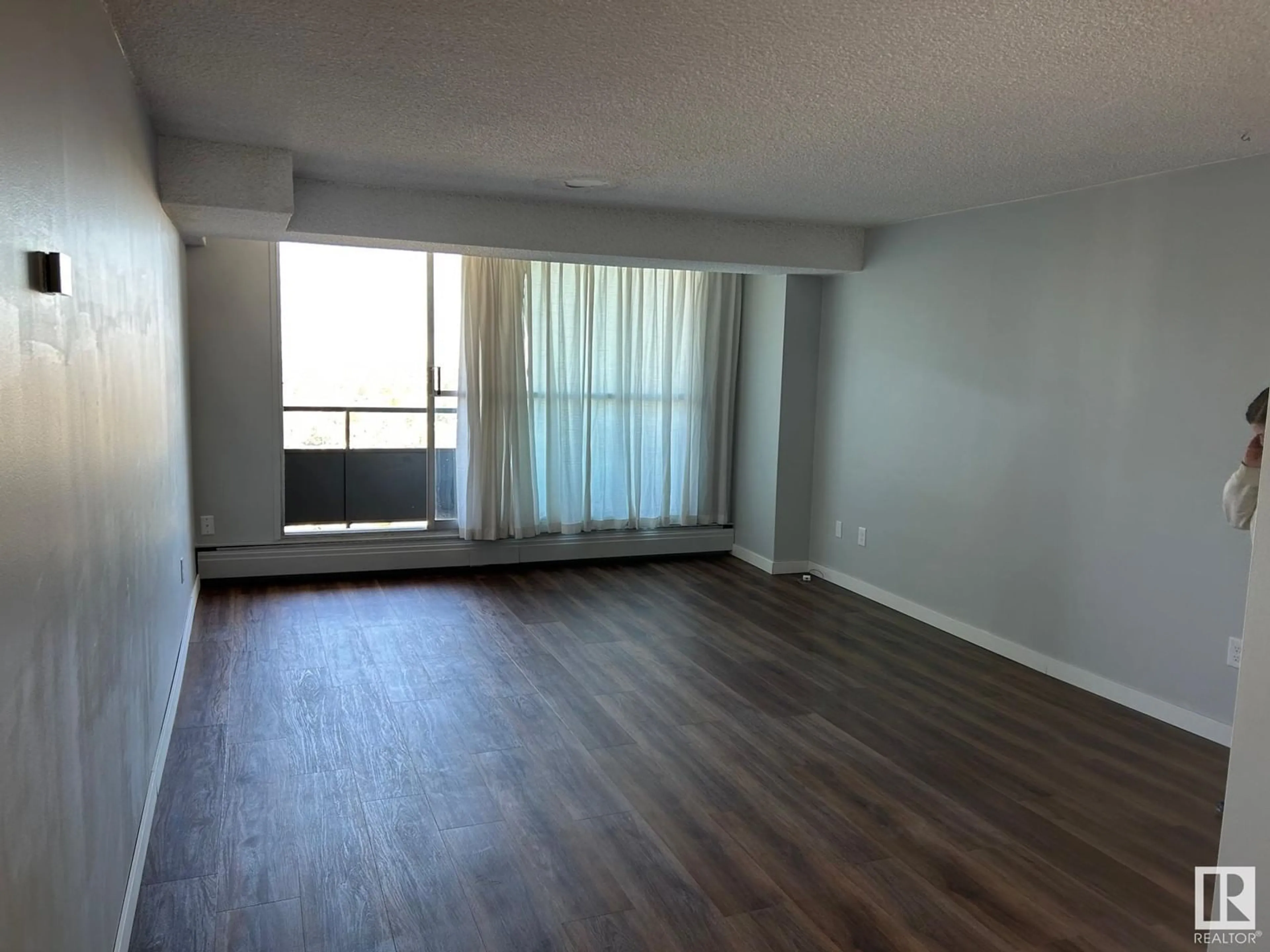 A pic of a room for 1718 STONY PLAIN RD, Edmonton Alberta T5N3R2