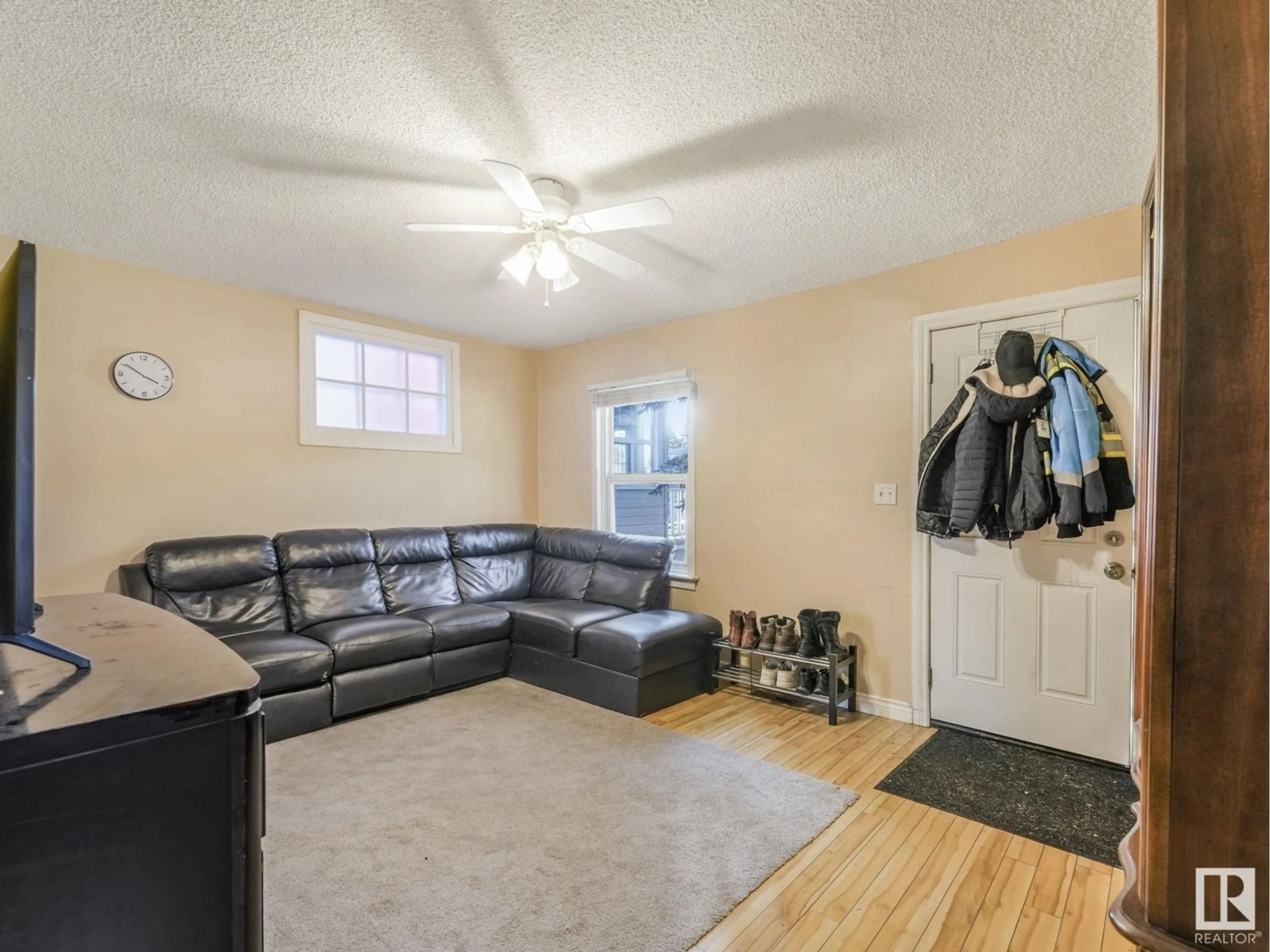 Living room with furniture, unknown for 11927 95A ST NW, Edmonton Alberta T5G1R4