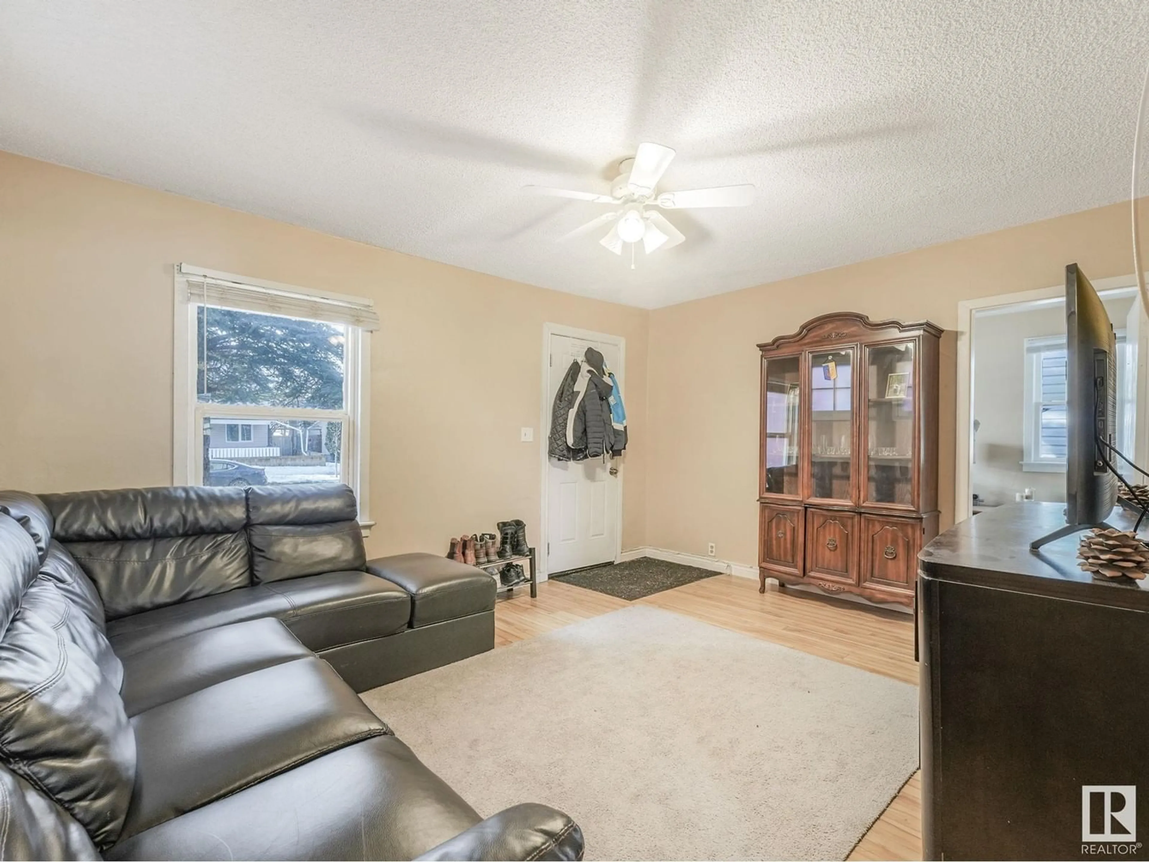 Living room with furniture, unknown for 11927 95A ST NW, Edmonton Alberta T5G1R4