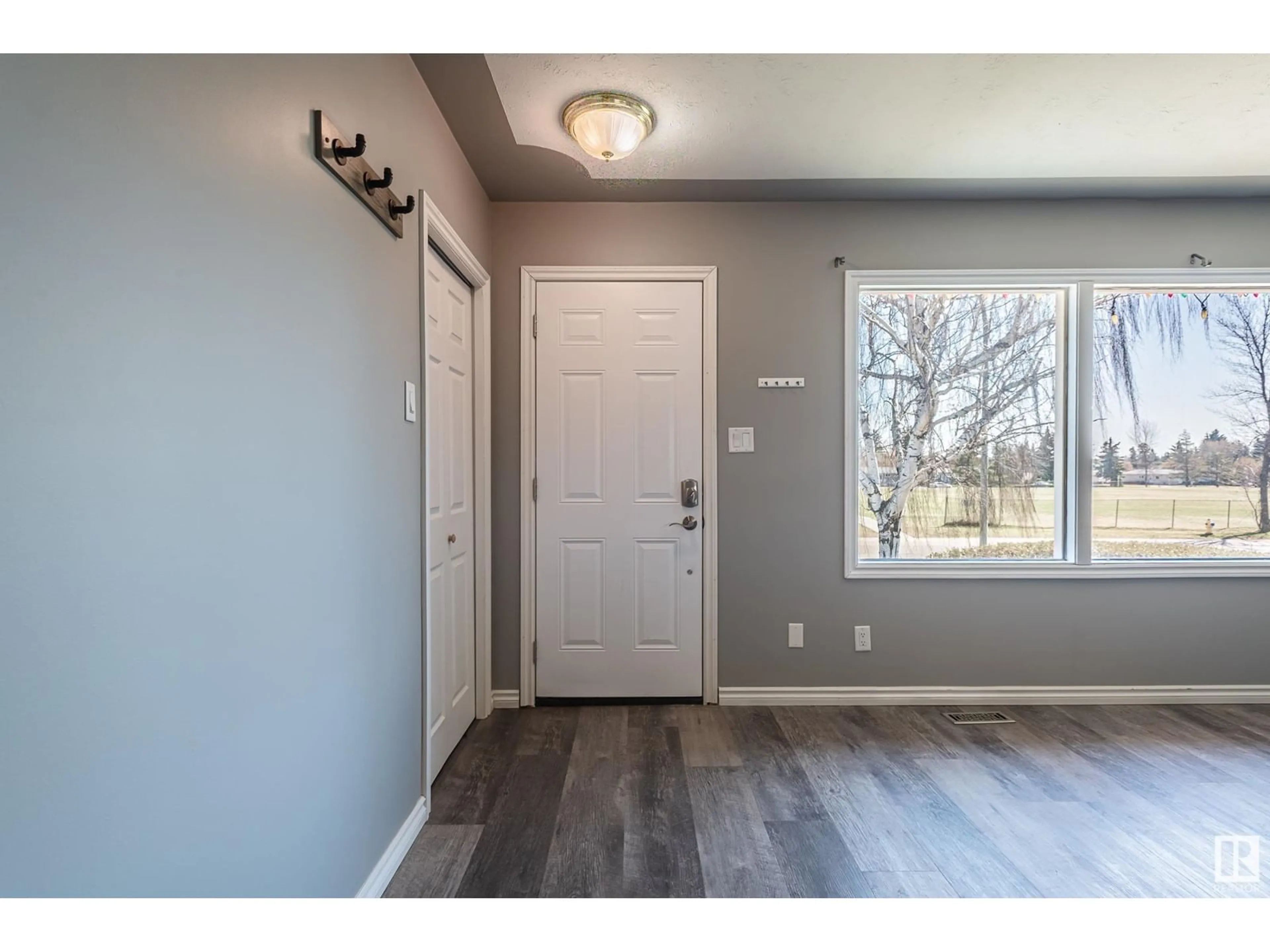 Indoor entryway for 8936 153 ST, Edmonton Alberta T6E0S9