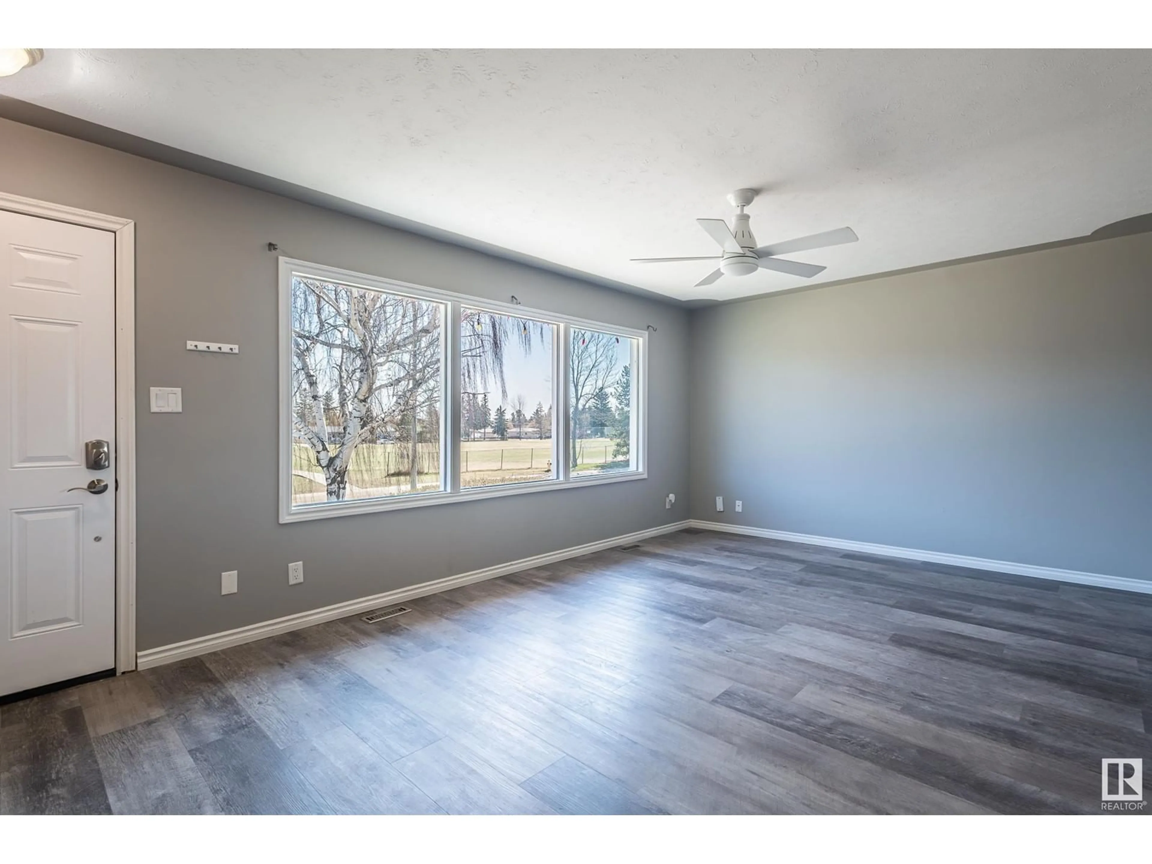 A pic of a room for 8936 153 ST, Edmonton Alberta T6E0S9
