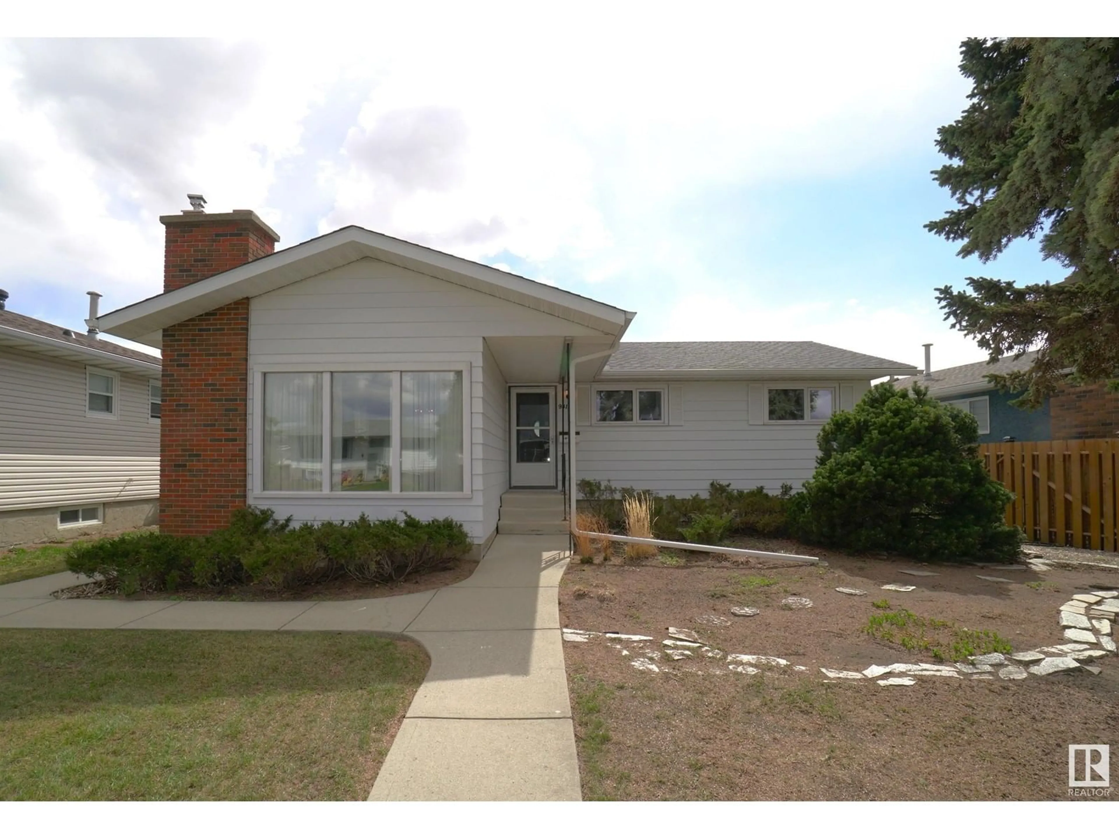 Home with vinyl exterior material, street for 9411 139 AV, Edmonton Alberta T5E5Z7