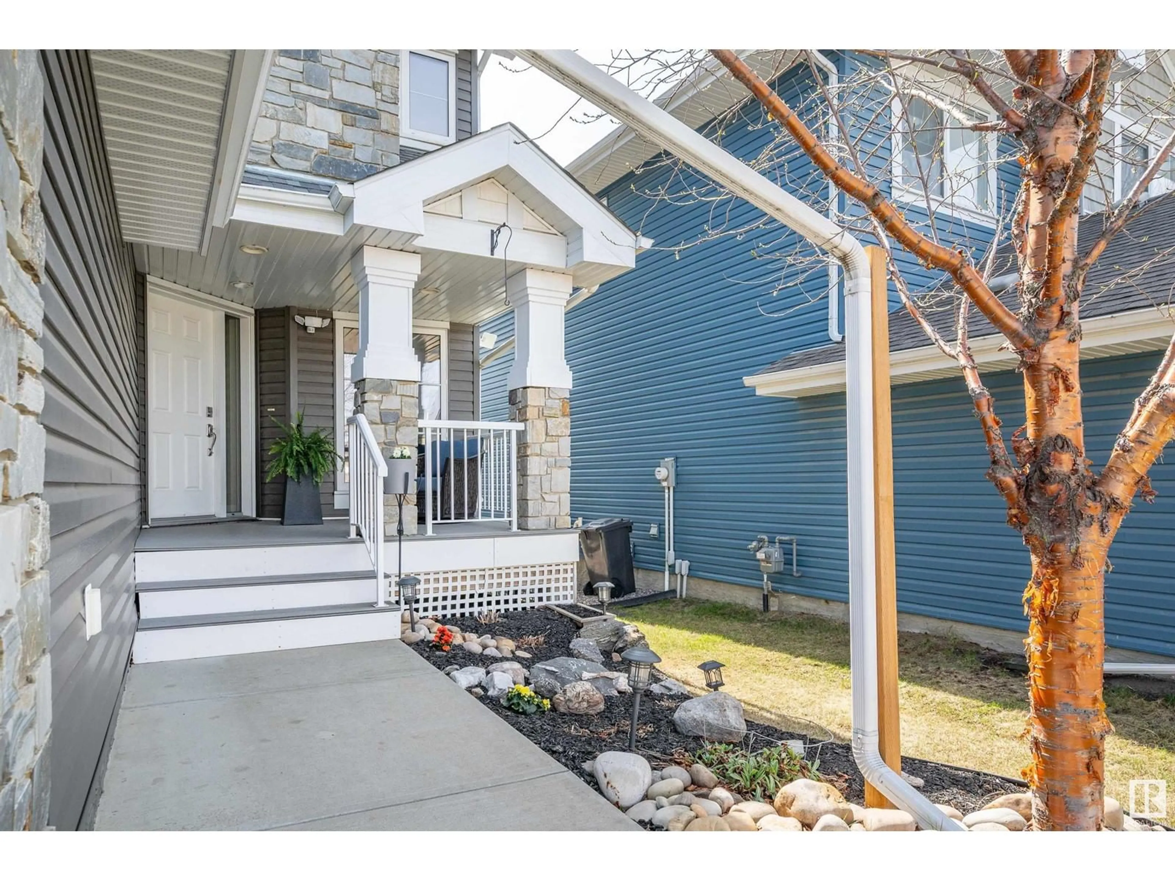 Indoor entryway for 2305 SPARROW CR, Edmonton Alberta T5S0G8