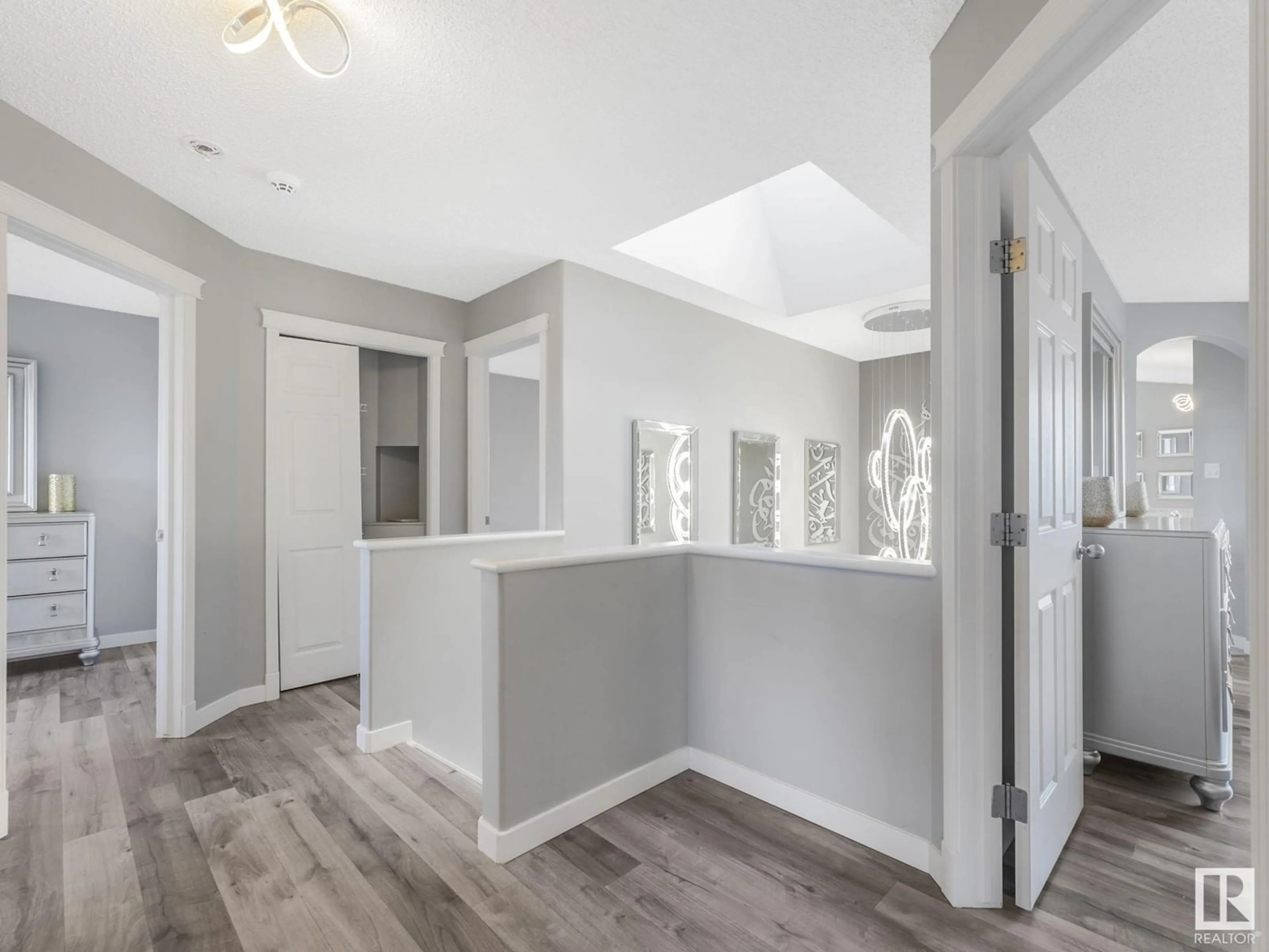 Indoor entryway for 12820 HUDSON WY, Edmonton Alberta T6V1K7