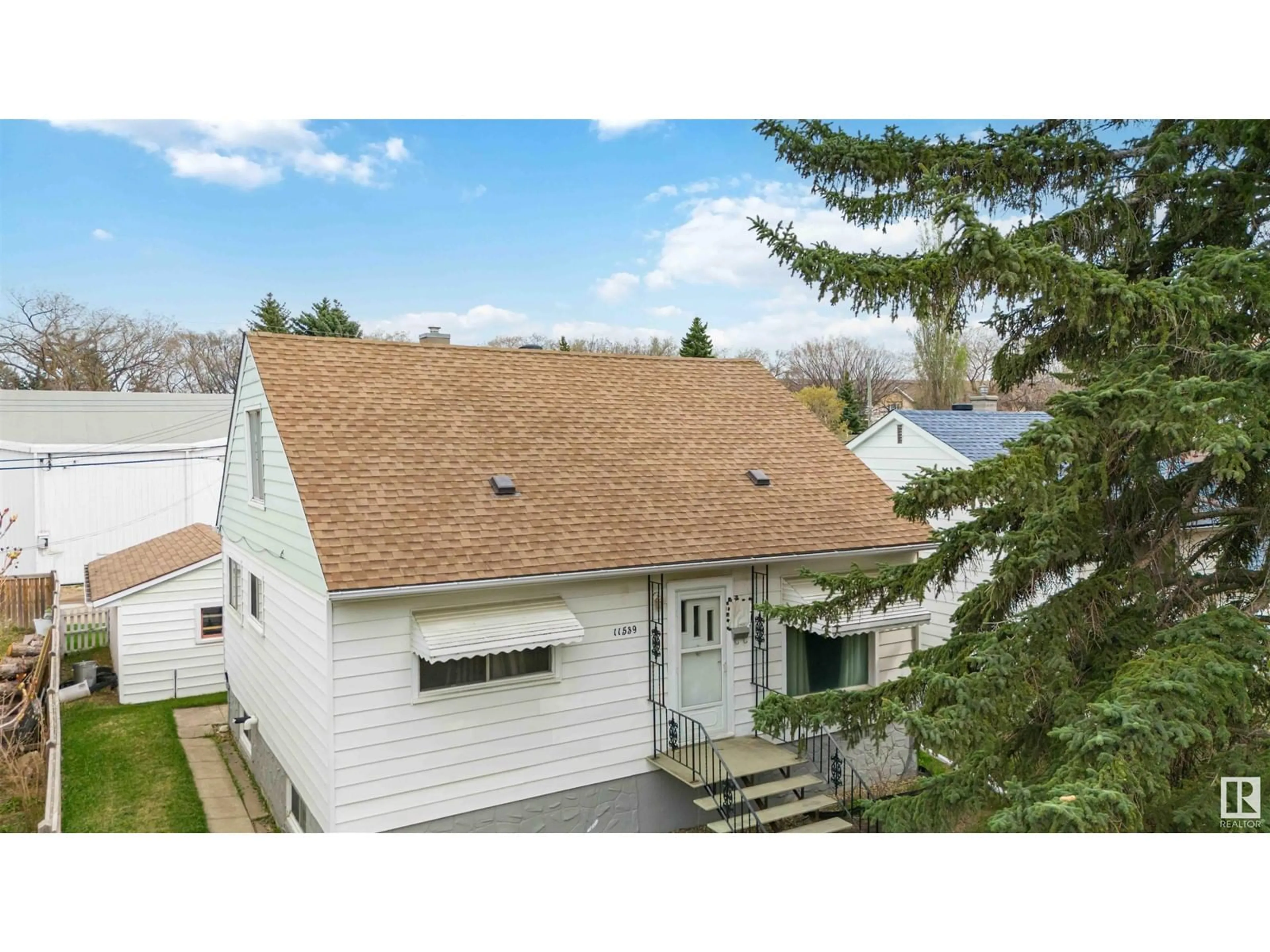 A pic from outside/outdoor area/front of a property/back of a property/a pic from drone, street for 11539 ST ALBERT TR, Edmonton Alberta T5M3L4