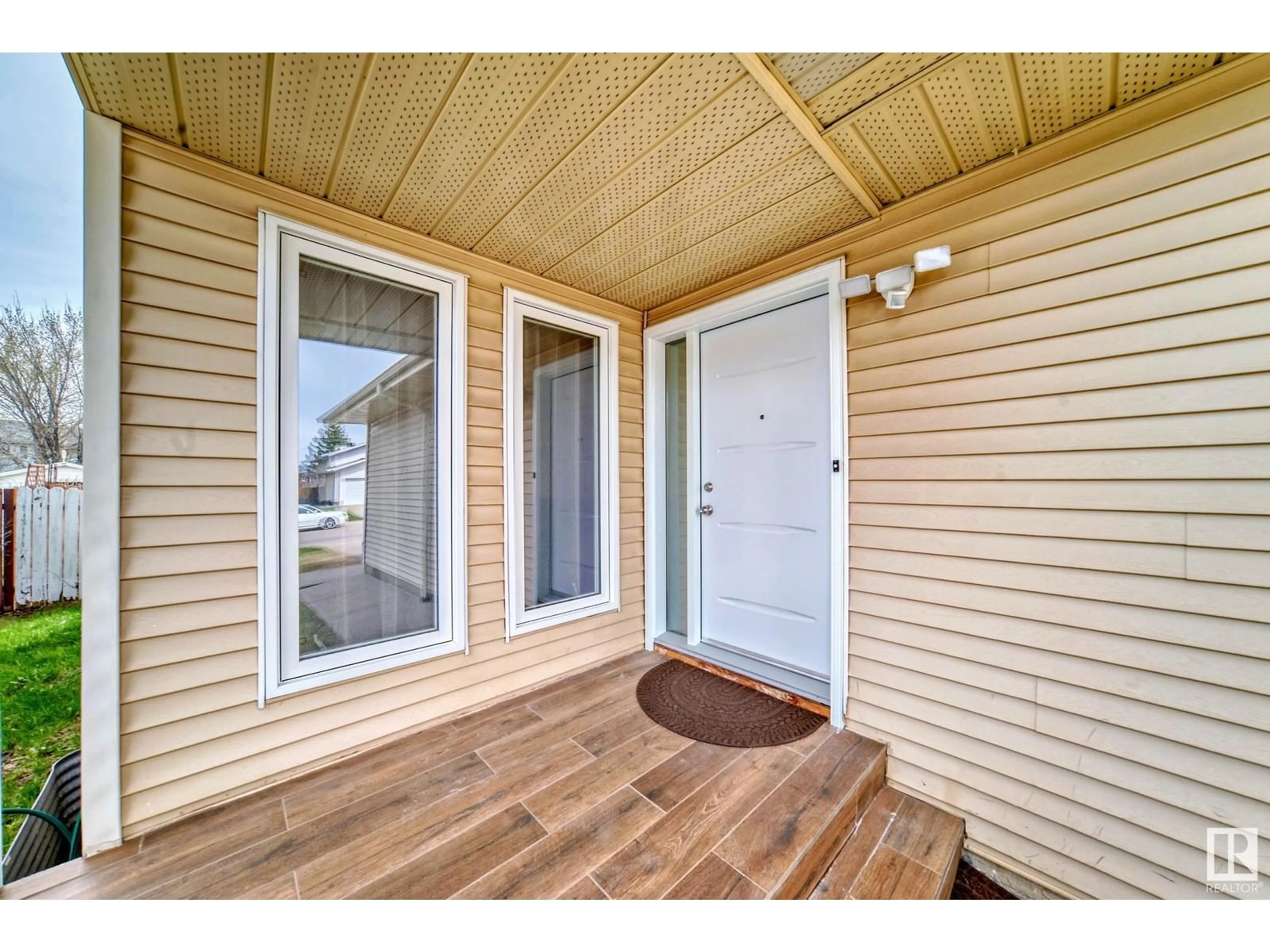 Indoor entryway for NW - 18721 70 AV, Edmonton Alberta T5T5C9