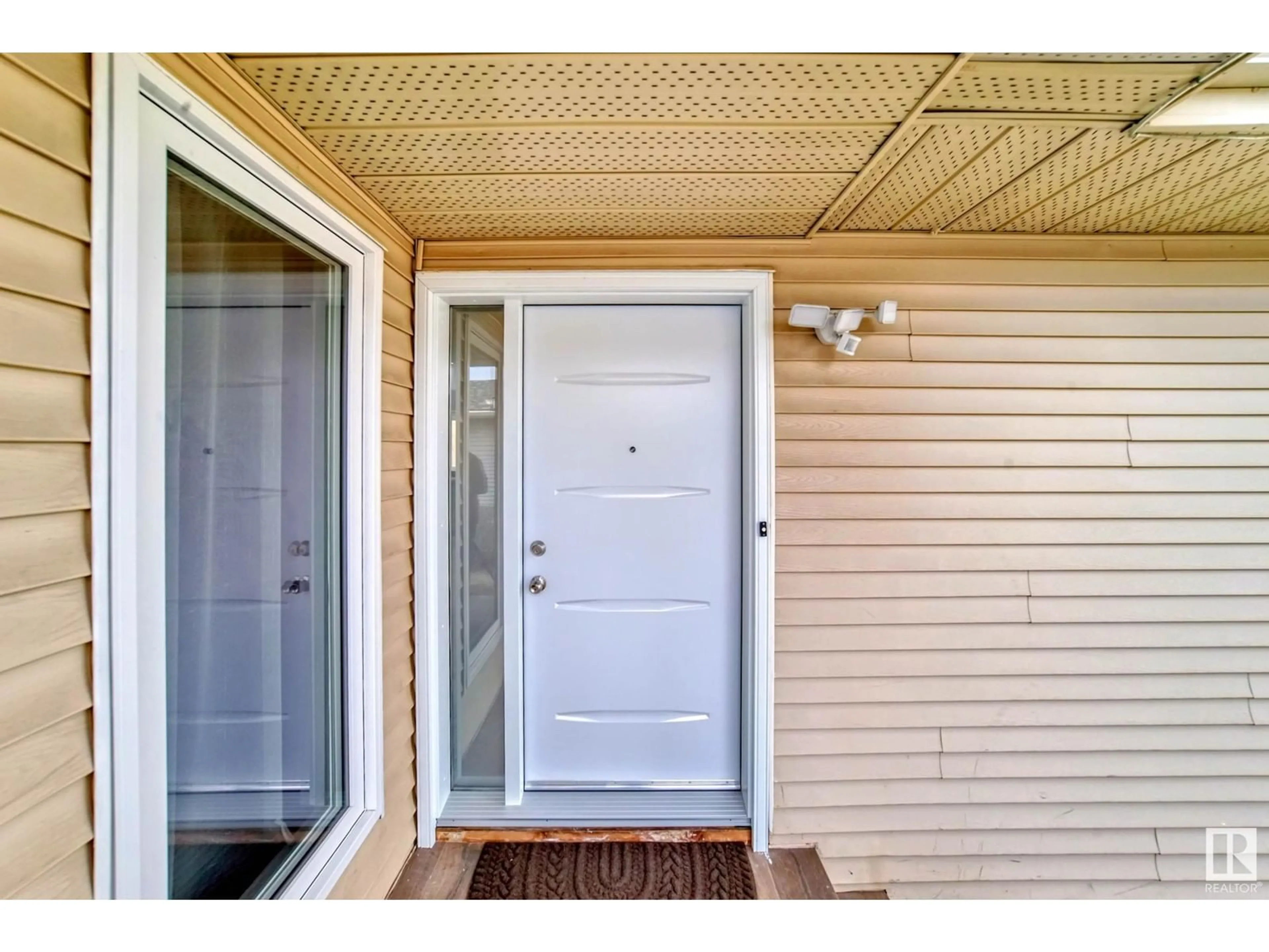 Indoor entryway for NW - 18721 70 AV, Edmonton Alberta T5T5C9