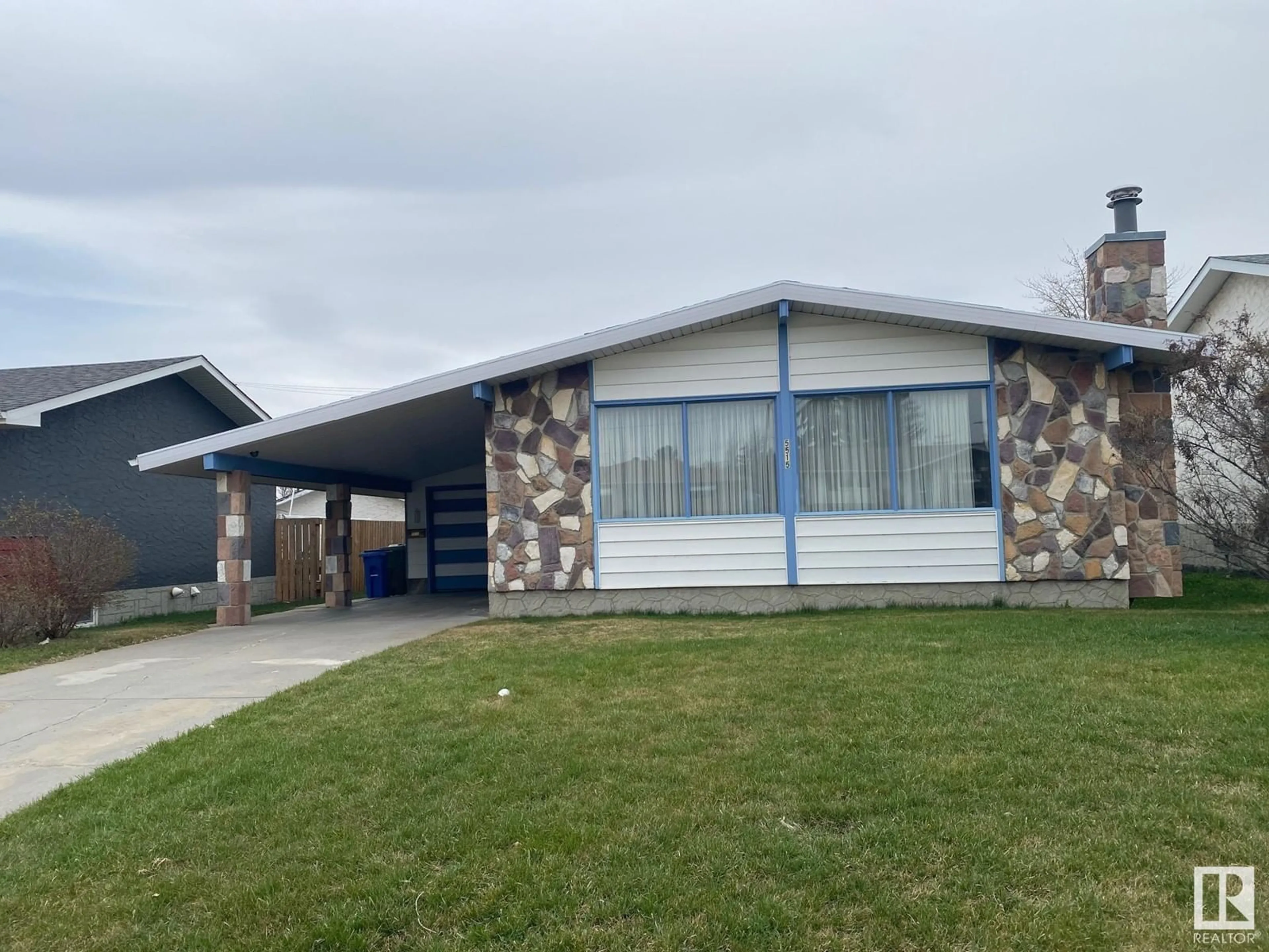 Home with vinyl exterior material, unknown for 5515 43 AV, Wetaskiwin Alberta T9A2C2