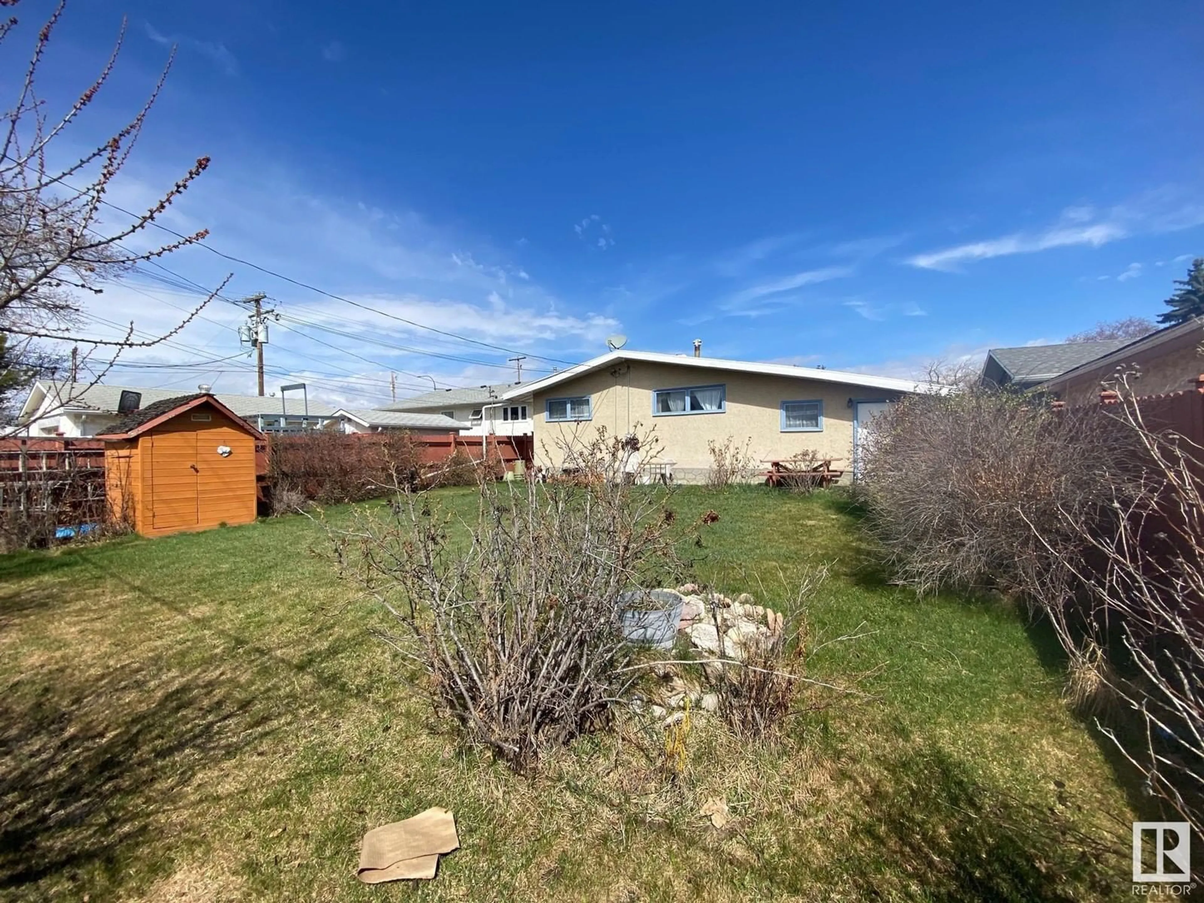 A pic from outside/outdoor area/front of a property/back of a property/a pic from drone, unknown for 5515 43 AV, Wetaskiwin Alberta T9A2C2