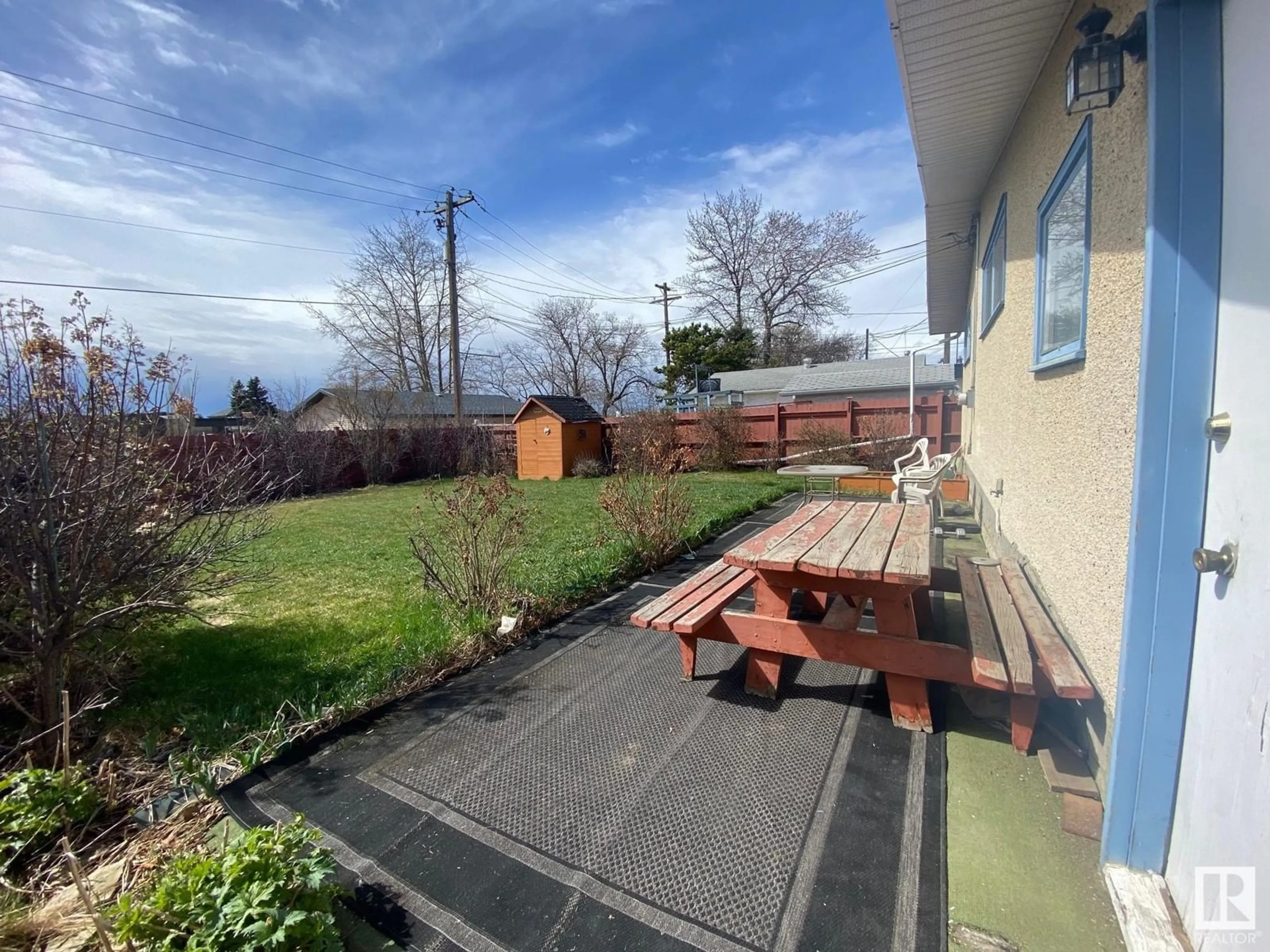 A pic from outside/outdoor area/front of a property/back of a property/a pic from drone, unknown for 5515 43 AV, Wetaskiwin Alberta T9A2C2