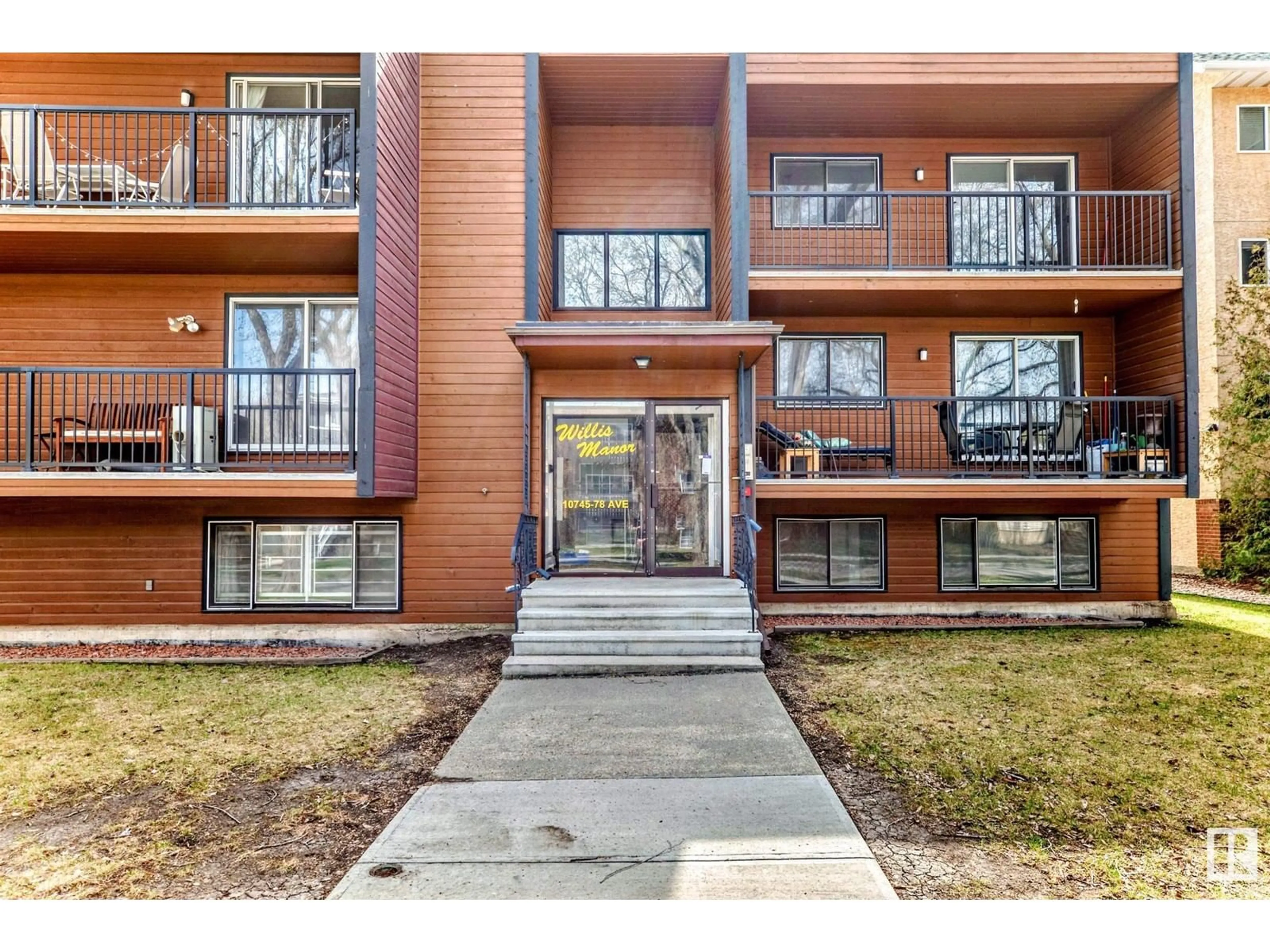 Indoor entryway for #102 - 10745 78 AV, Edmonton Alberta T6E1P7