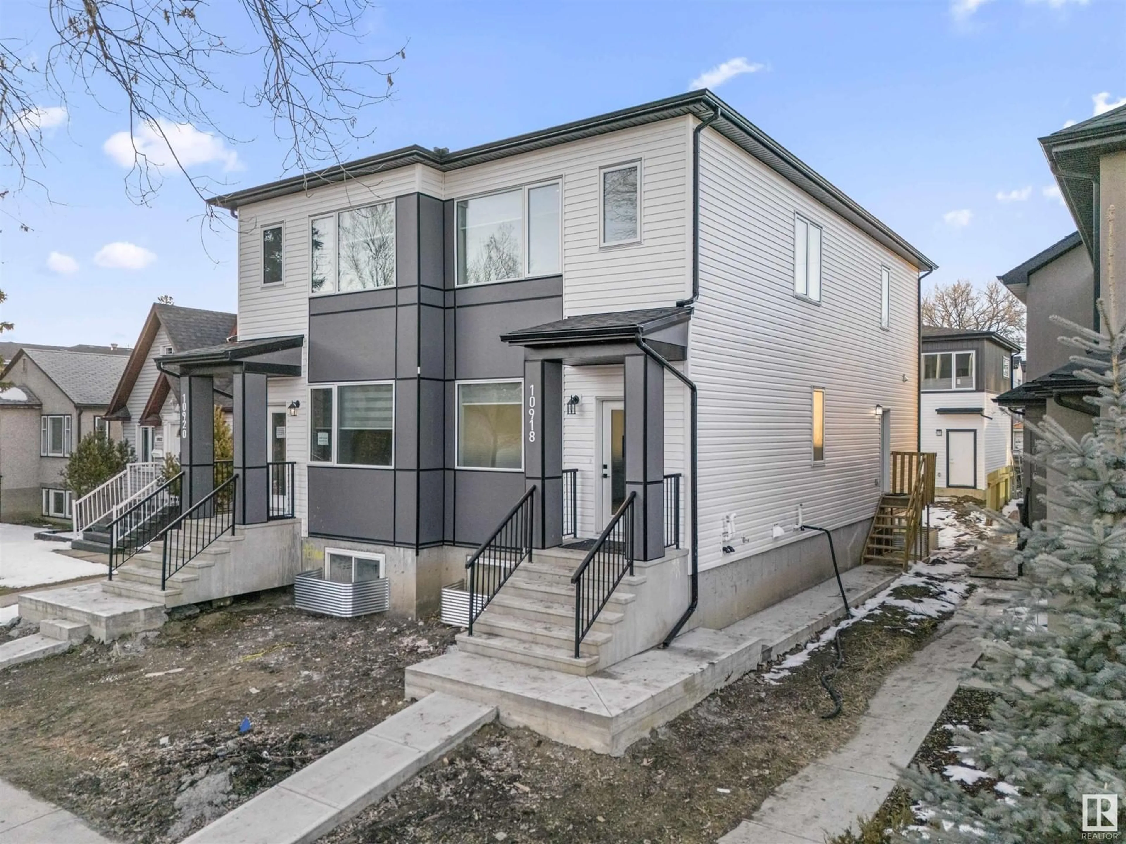 Home with vinyl exterior material, street for 20 - 10918 76 AV, Edmonton Alberta T6G0J7