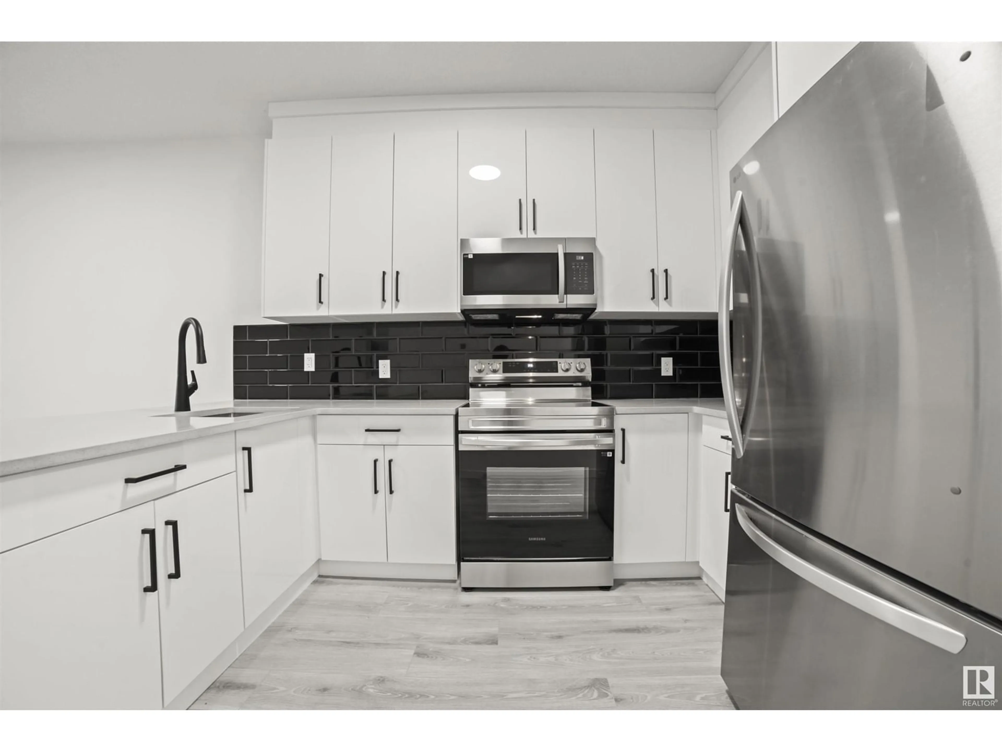 Standard kitchen, ceramic/tile floor for 20 - 10918 76 AV, Edmonton Alberta T6G0J7
