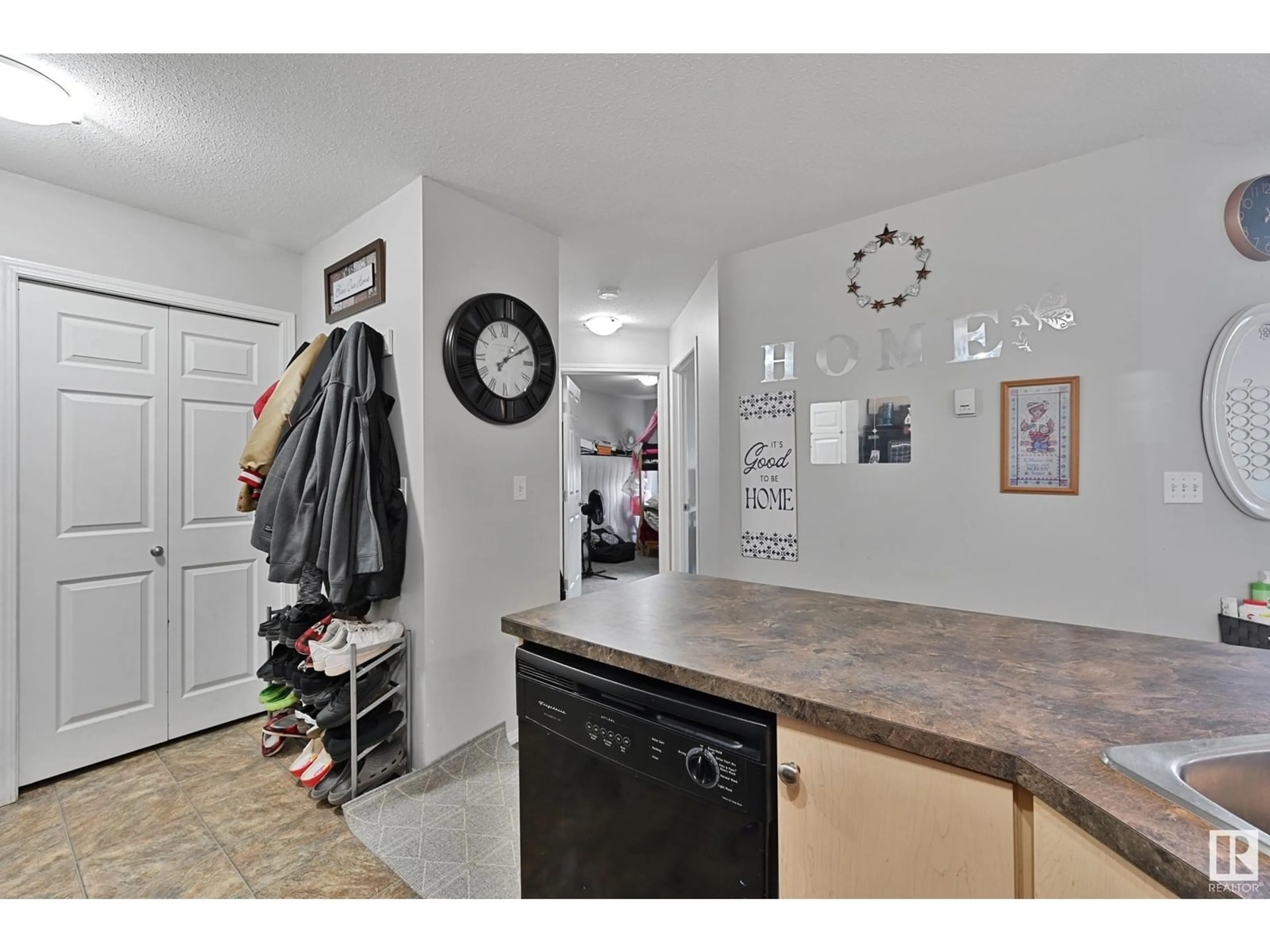 Indoor entryway for 121 - 4309 33 ST, Stony Plain Alberta T7Z0C4
