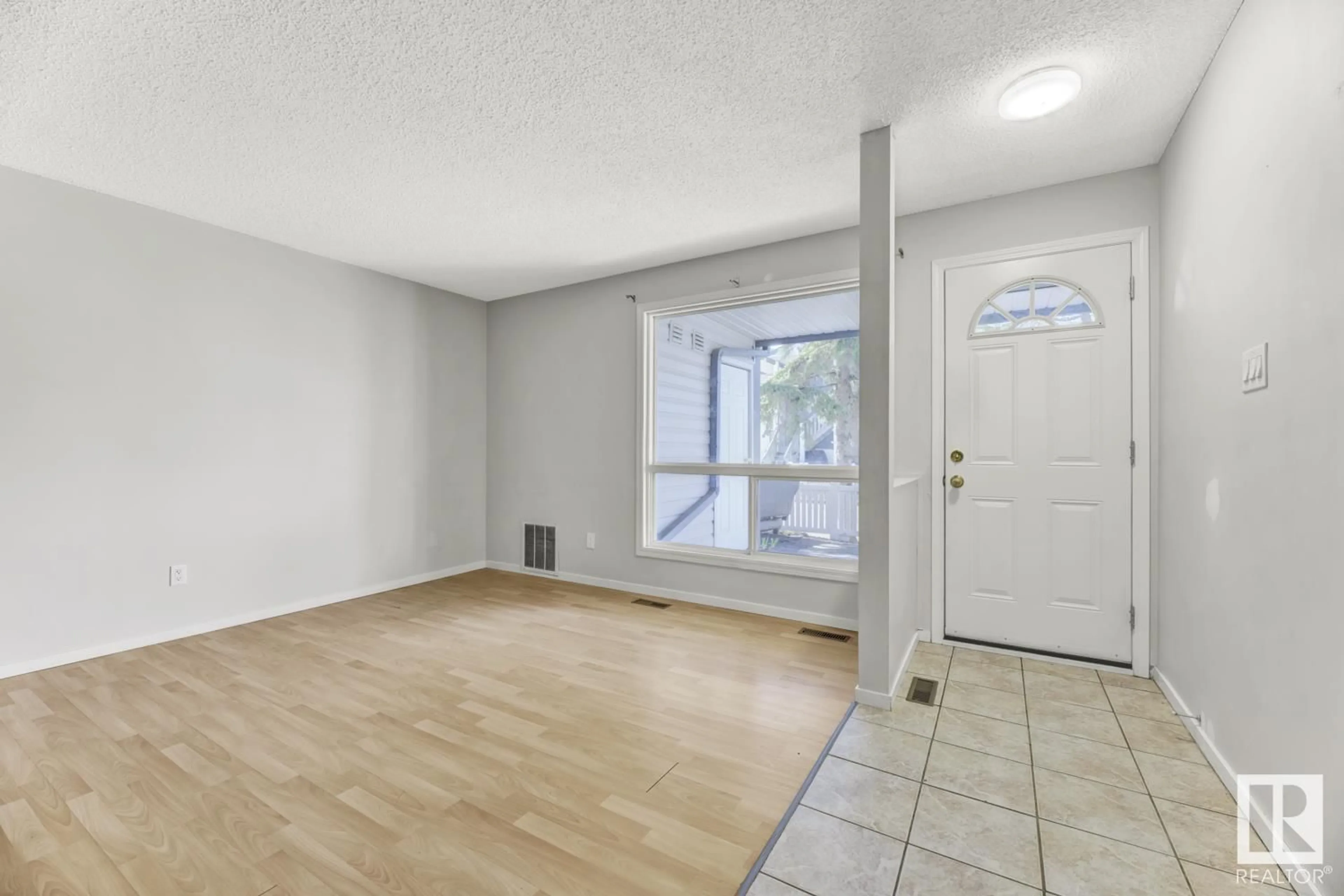Unknown for #5 - 14620 26 ST, Edmonton Alberta T5Y2J9