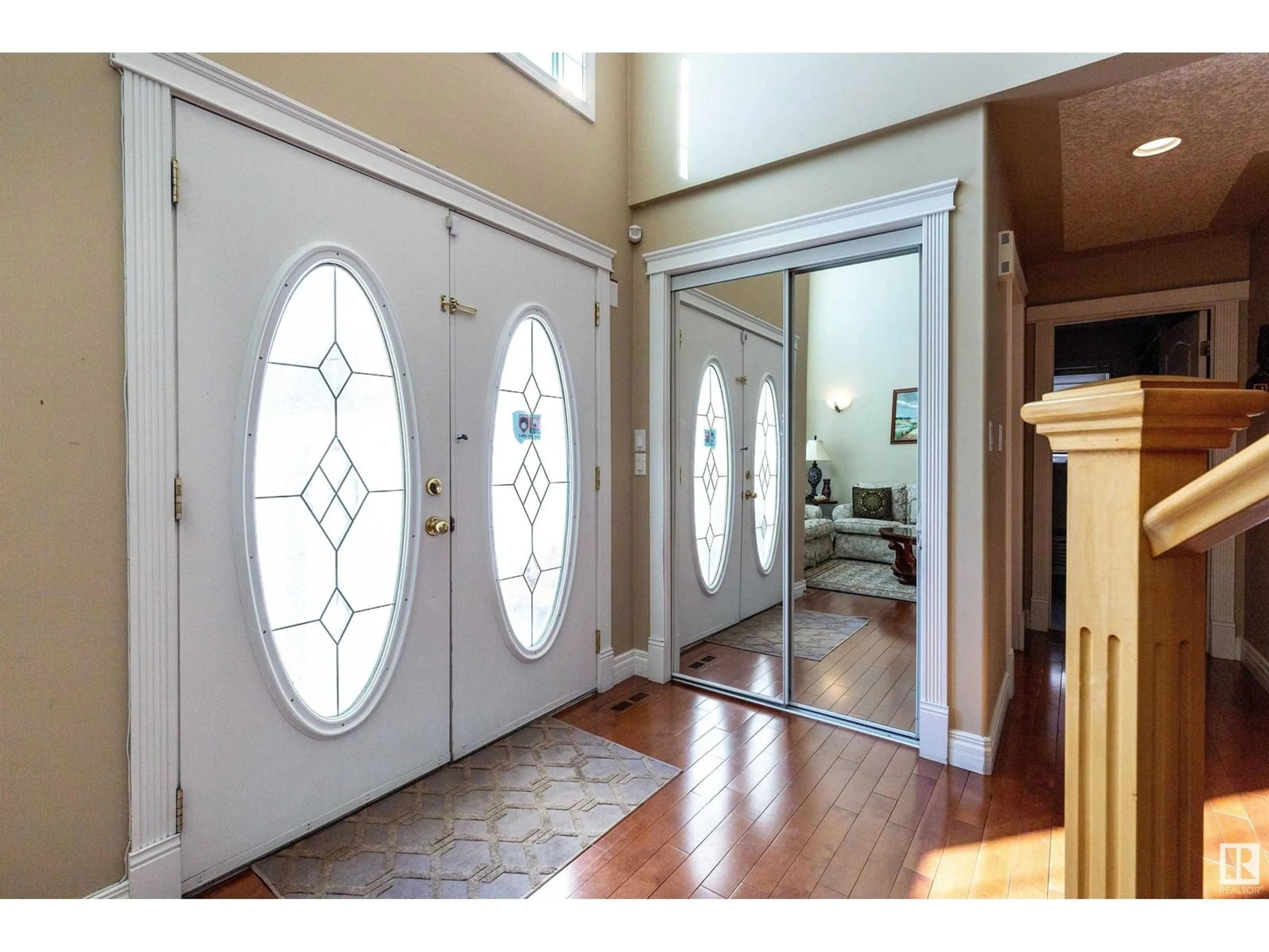 Indoor entryway for SW - 10828 6 AV, Edmonton Alberta T6W1G3