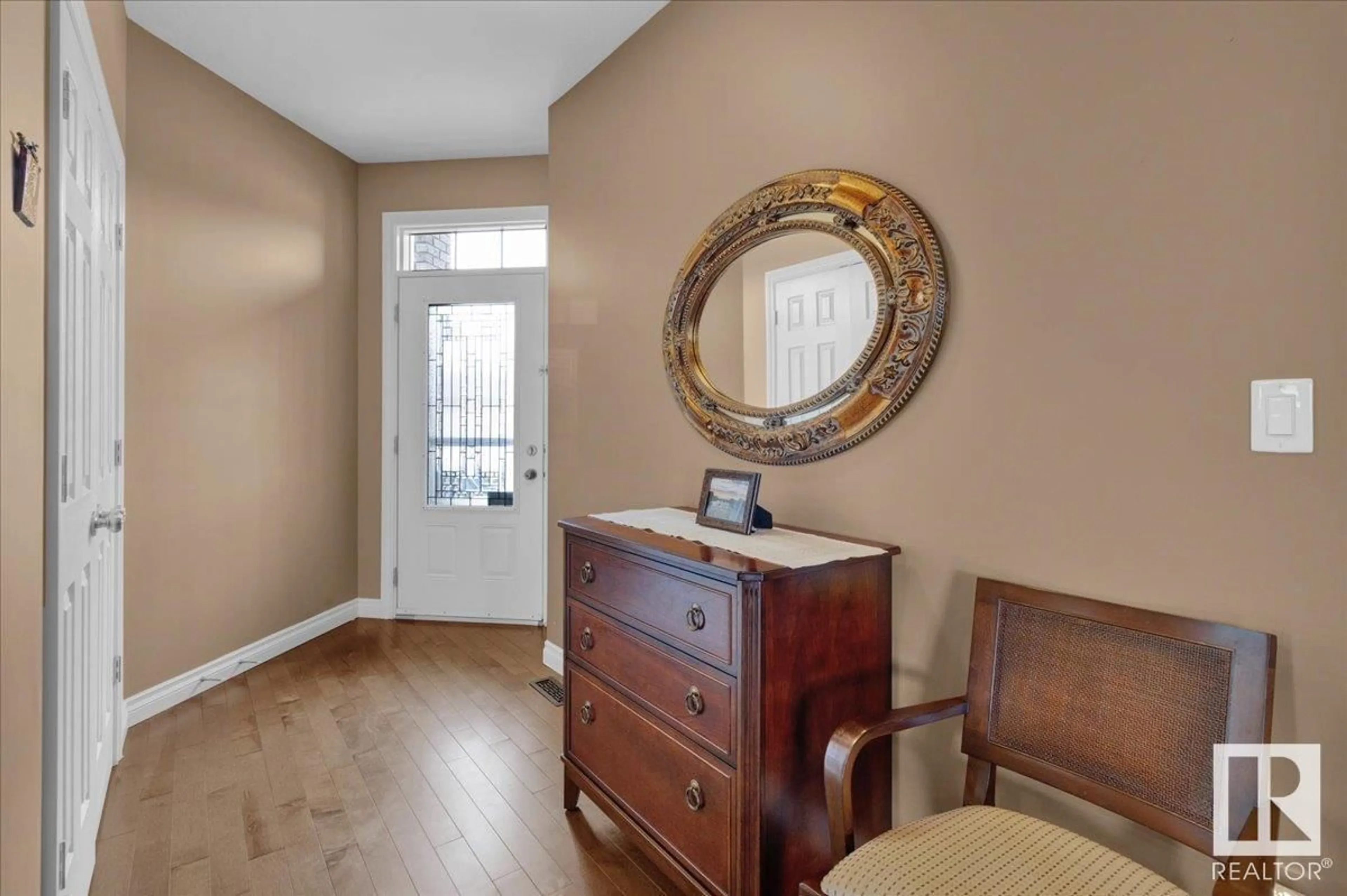 Indoor entryway for 3715 MCLAY GREEN GR, Edmonton Alberta T6R0B9