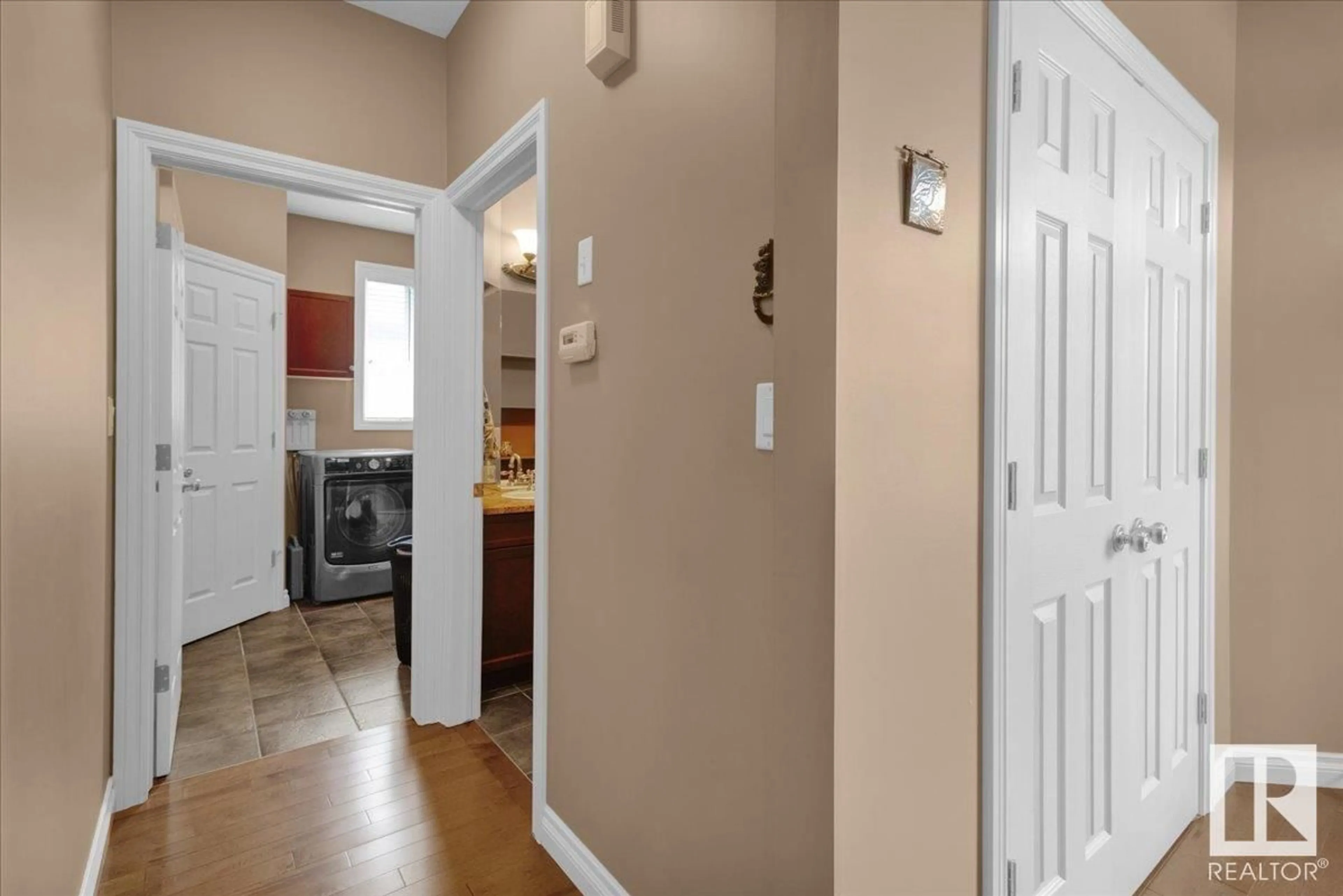 Indoor entryway for 3715 MCLAY GREEN GR, Edmonton Alberta T6R0B9