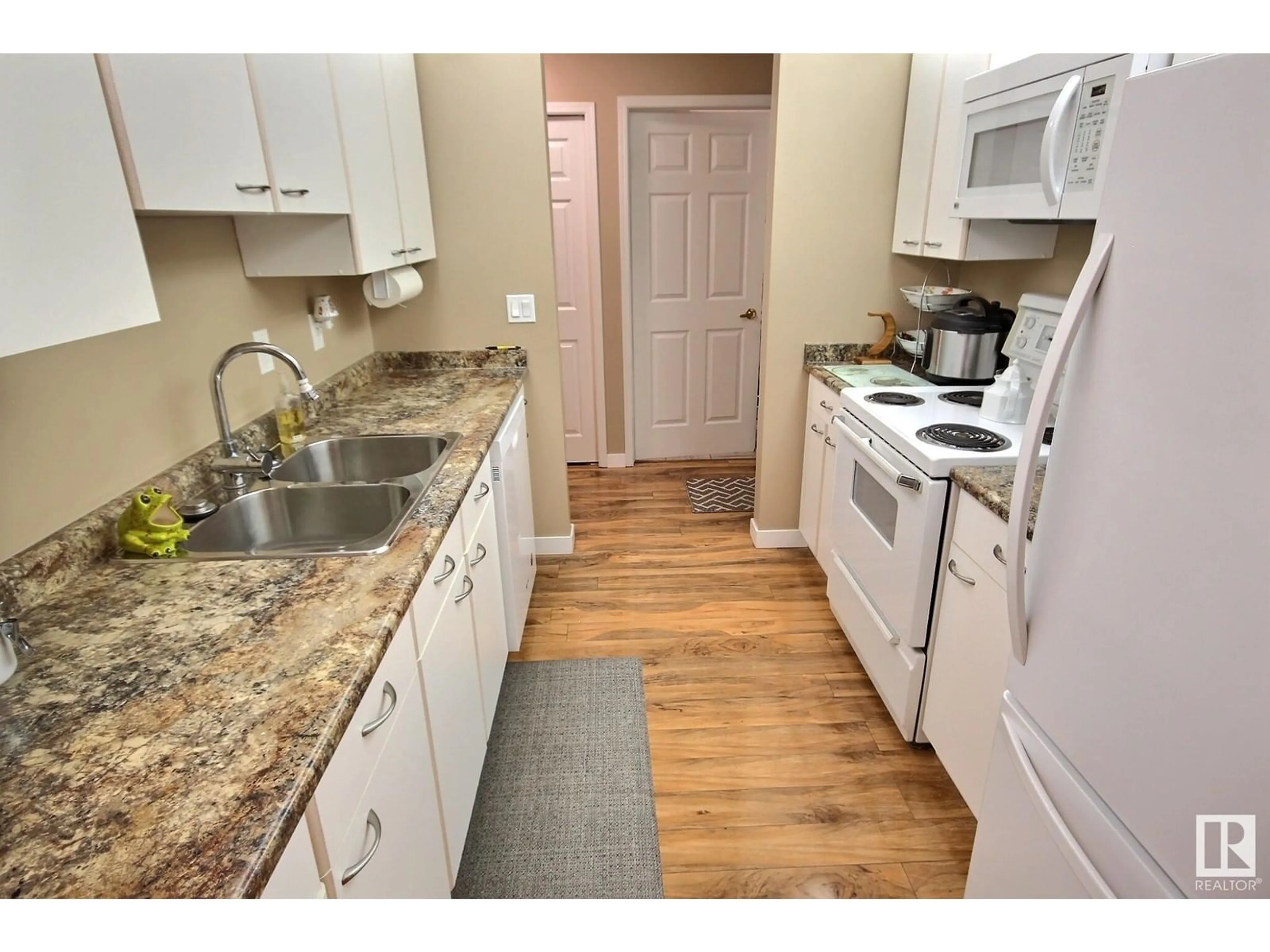 Standard kitchen, unknown for #406 - 17519 98A AV, Edmonton Alberta T5T6C1