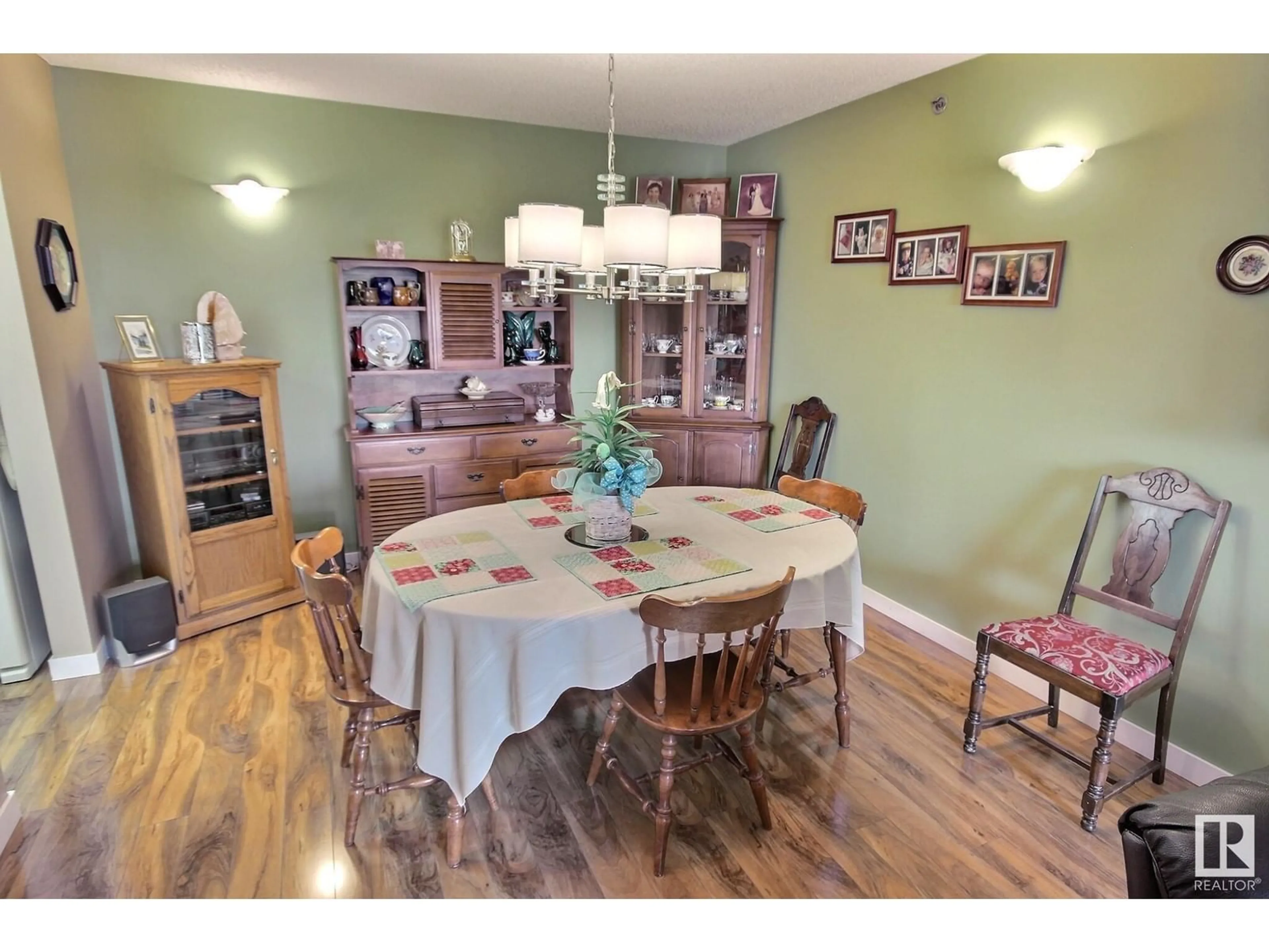 Dining room, wood/laminate floor for #406 - 17519 98A AV, Edmonton Alberta T5T6C1