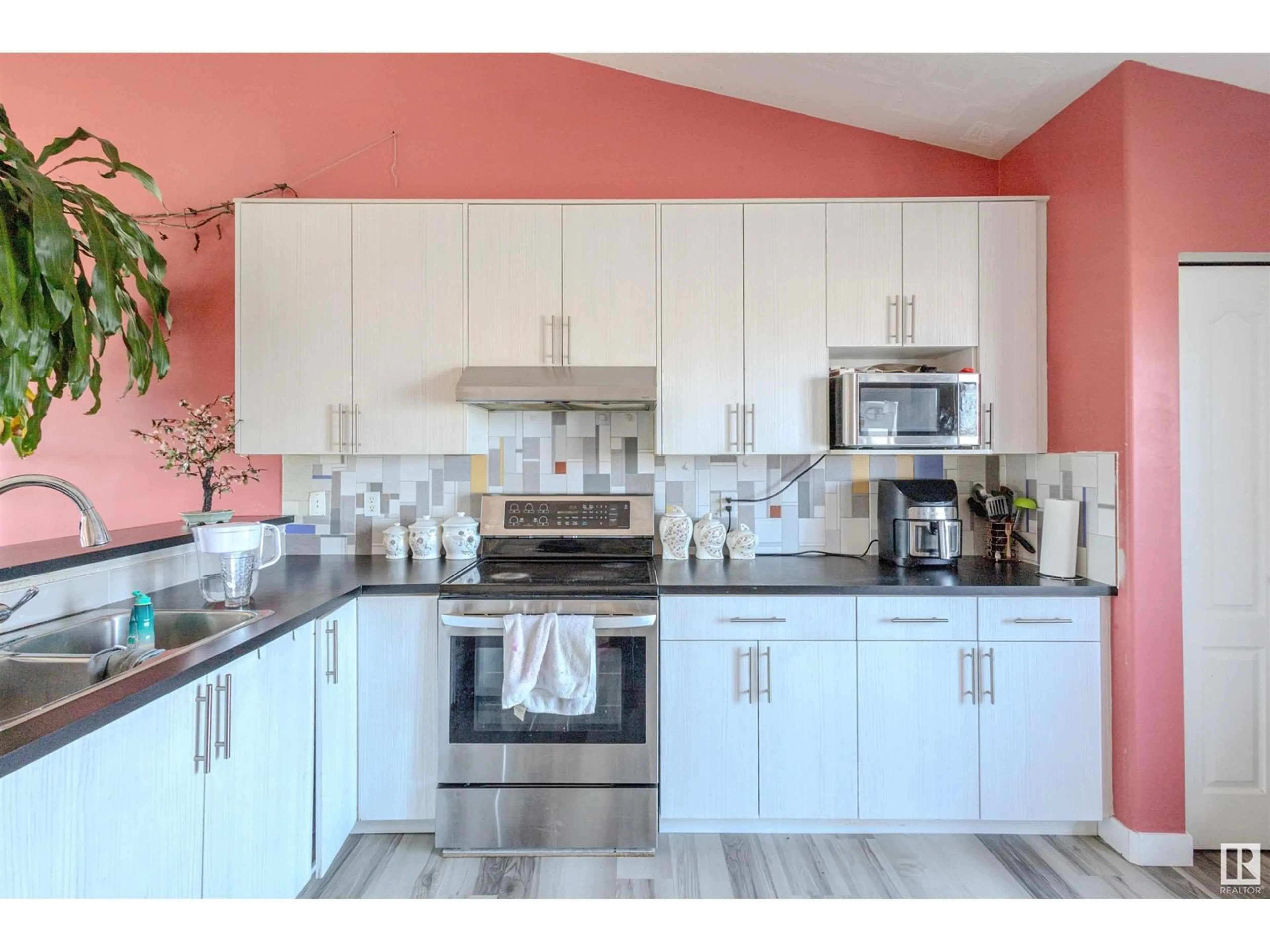 Open concept kitchen, unknown for 536 WISEMAN LN, Edmonton Alberta T6T1N6