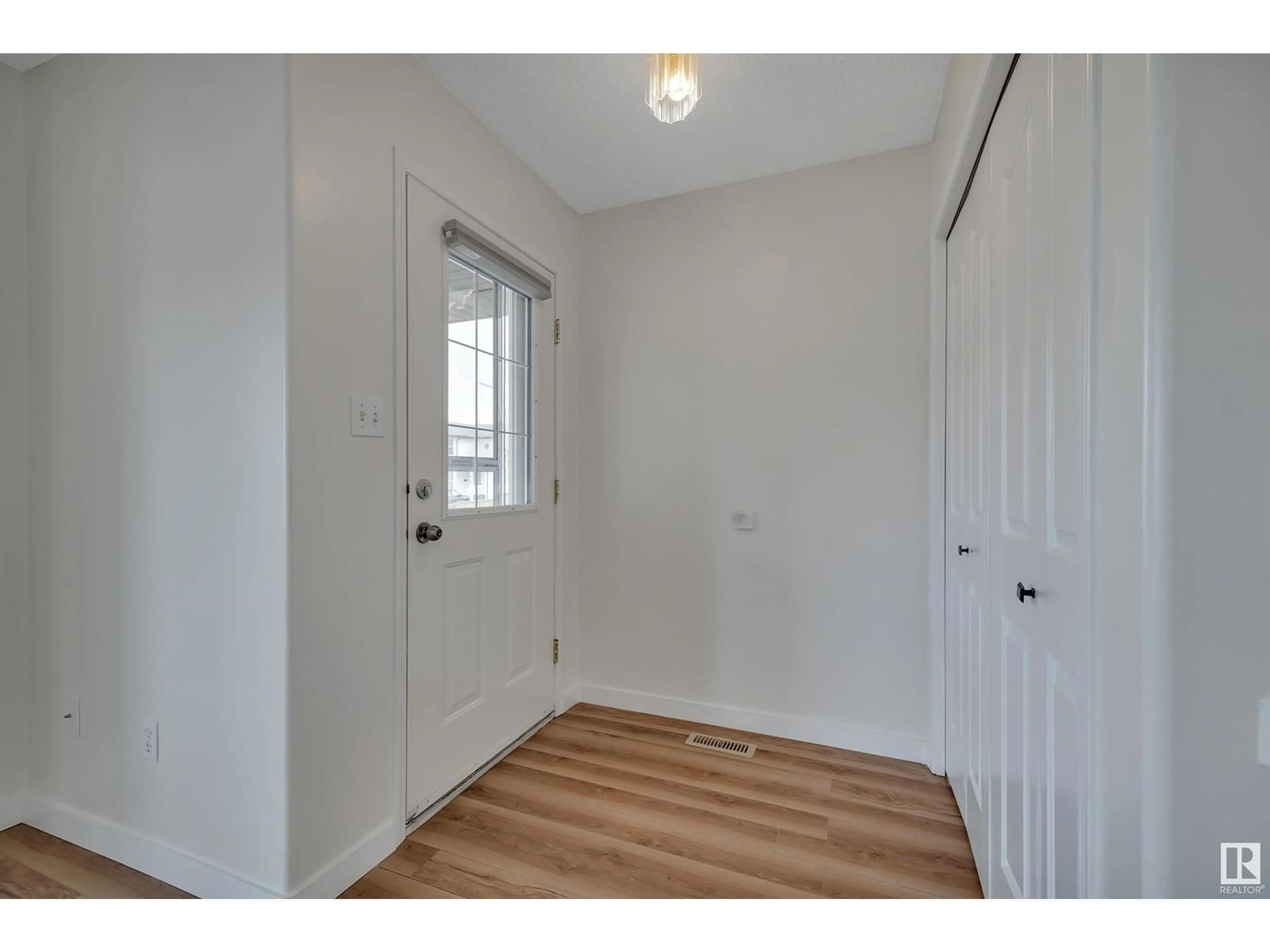 Indoor entryway for 54 CAMPBELL RD, Leduc Alberta T9E8C8