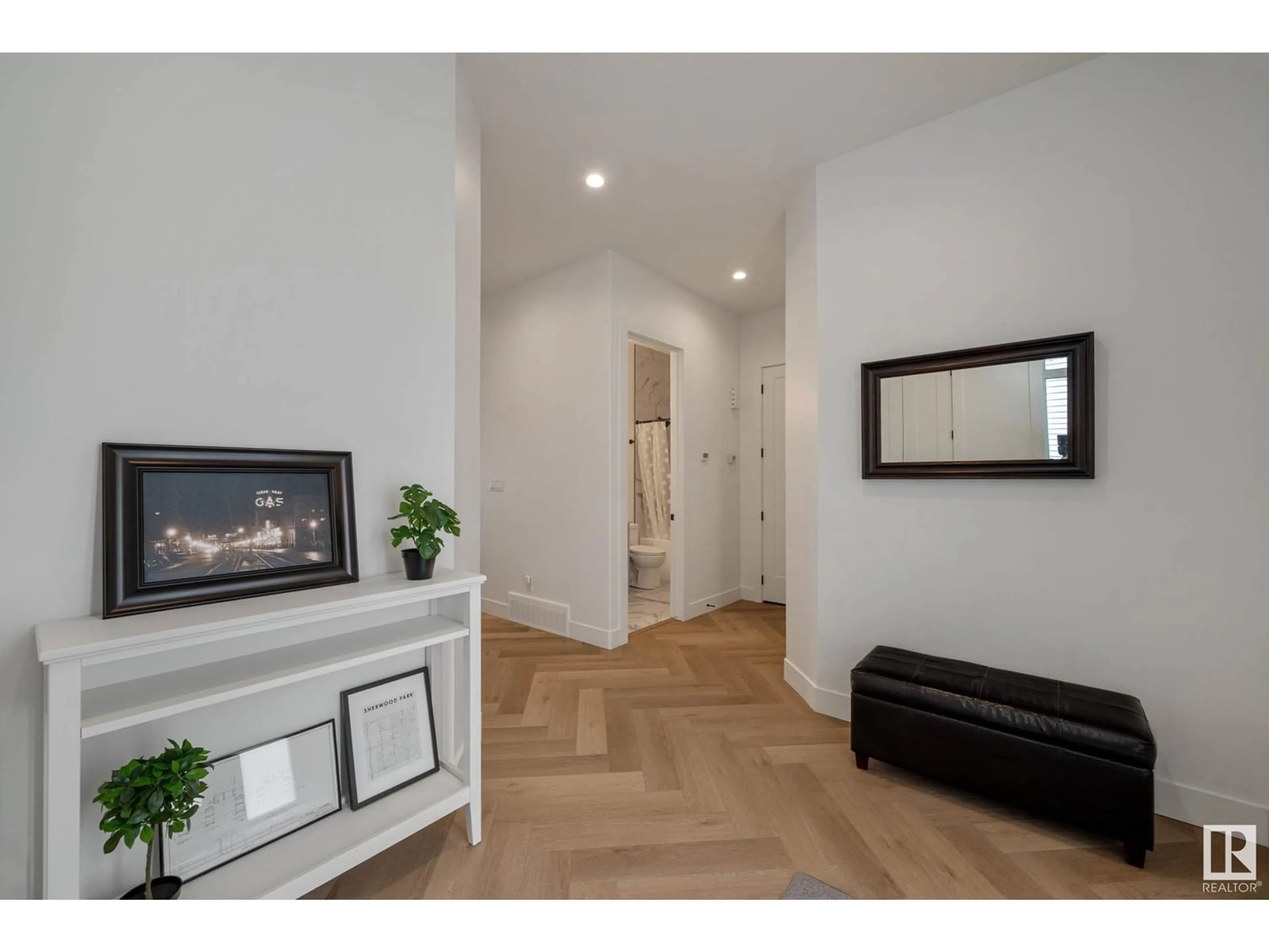 Indoor entryway for 5 HOLT CV, Spruce Grove Alberta T7X2W9