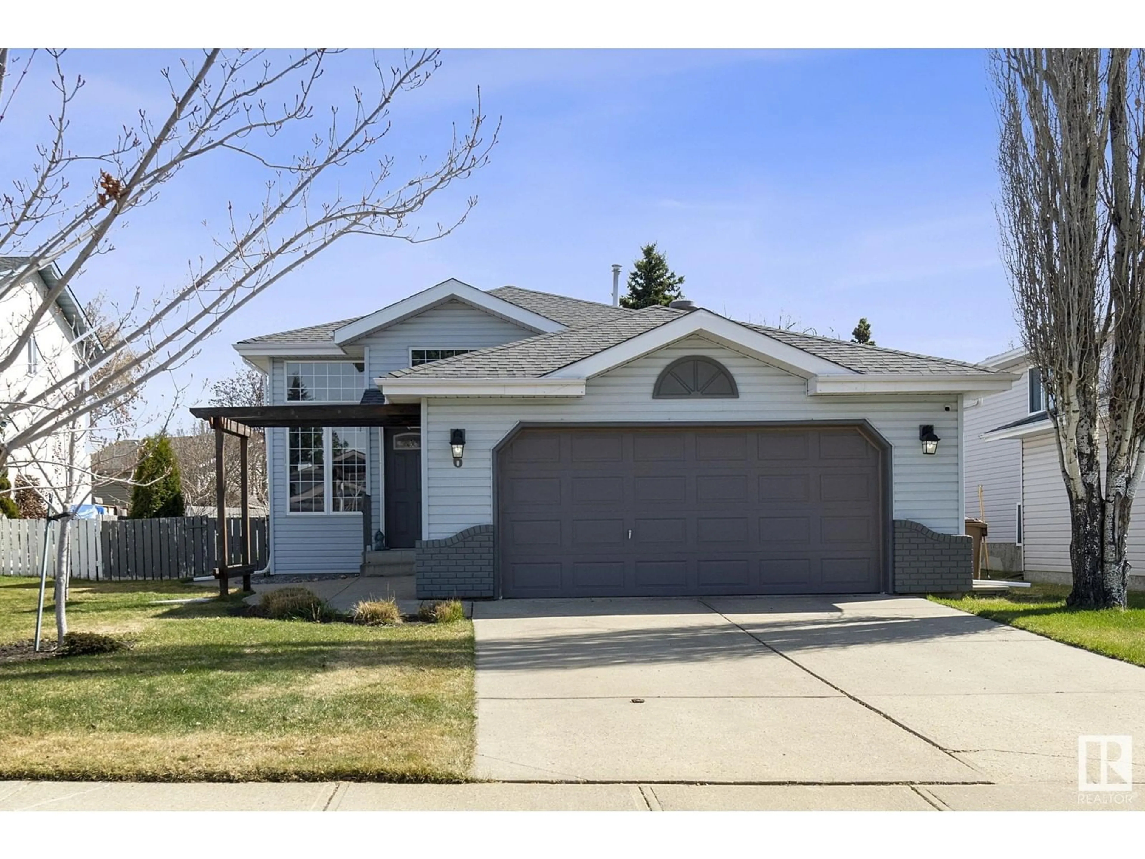 Home with vinyl exterior material, street for 6 DUNDAS PL, St. Albert Alberta T8N6C8