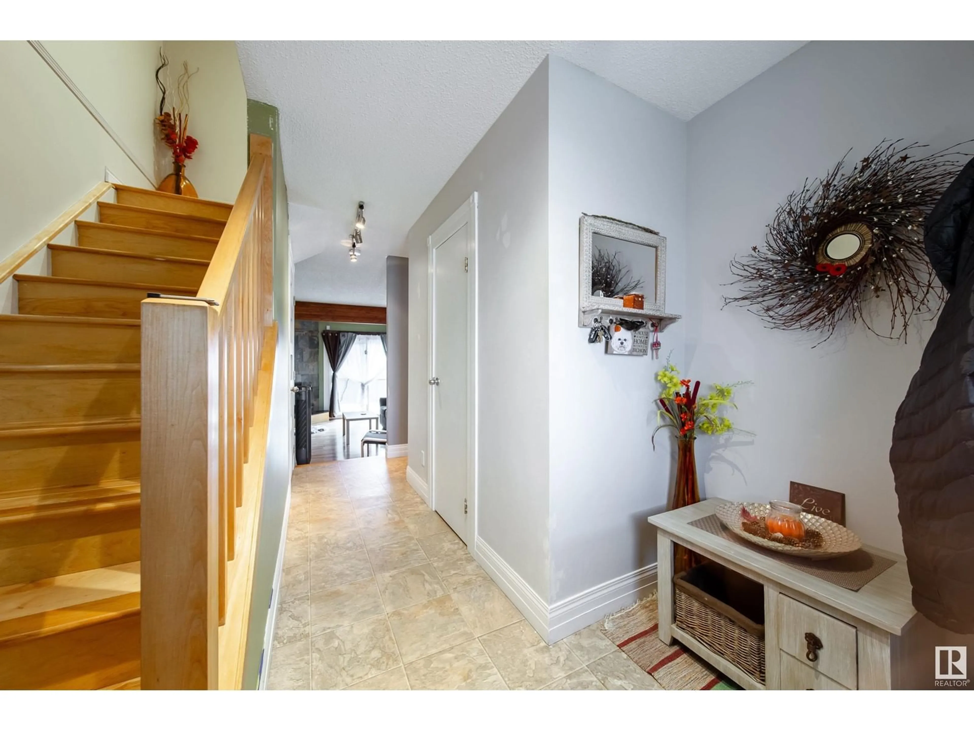 Indoor entryway for 58 LACOMBE PT, St. Albert Alberta T8N3P7