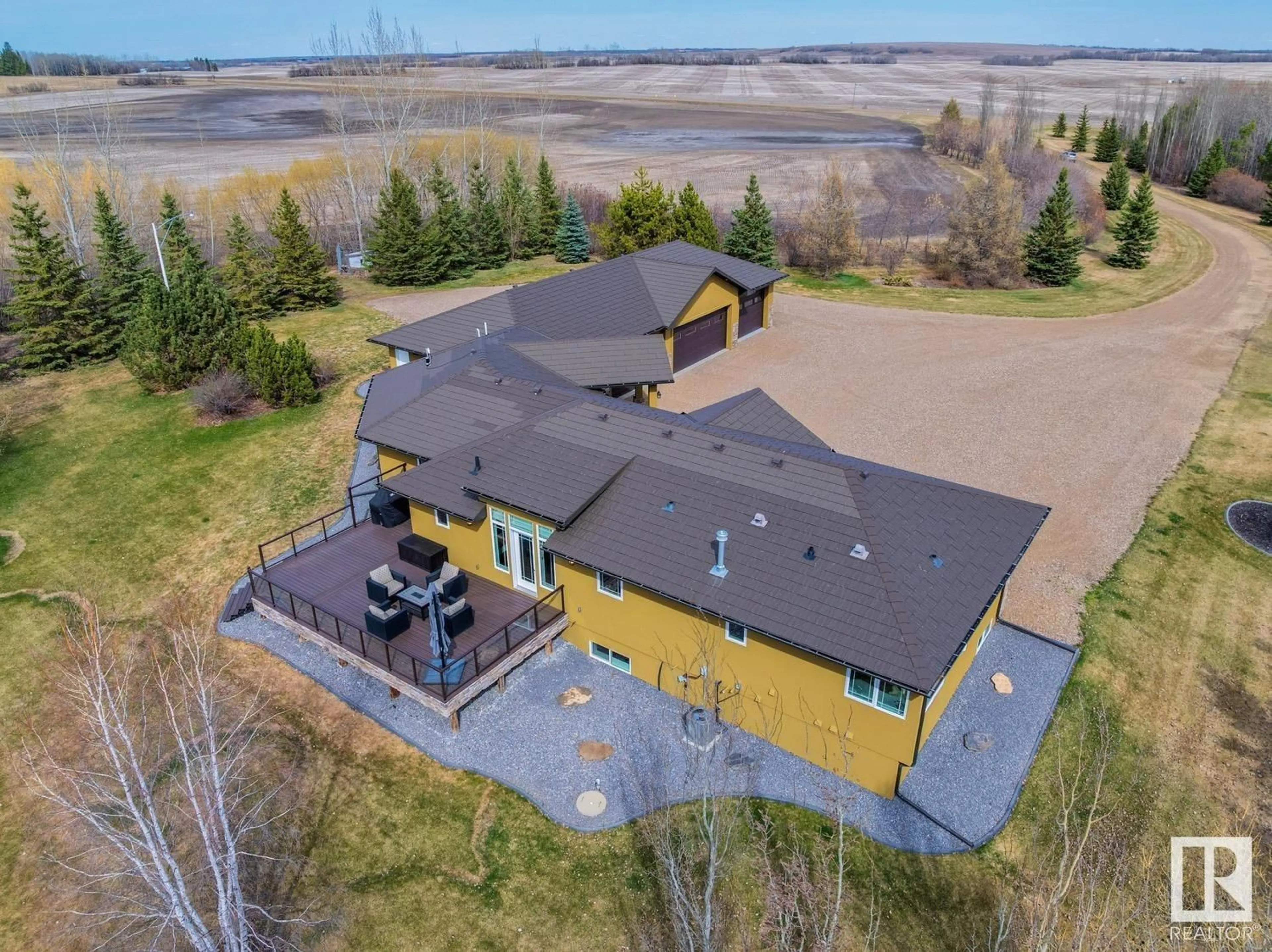 A pic from outside/outdoor area/front of a property/back of a property/a pic from drone, building for 52426 RGE RD 134, Rural Minburn County Alberta T0B2S0