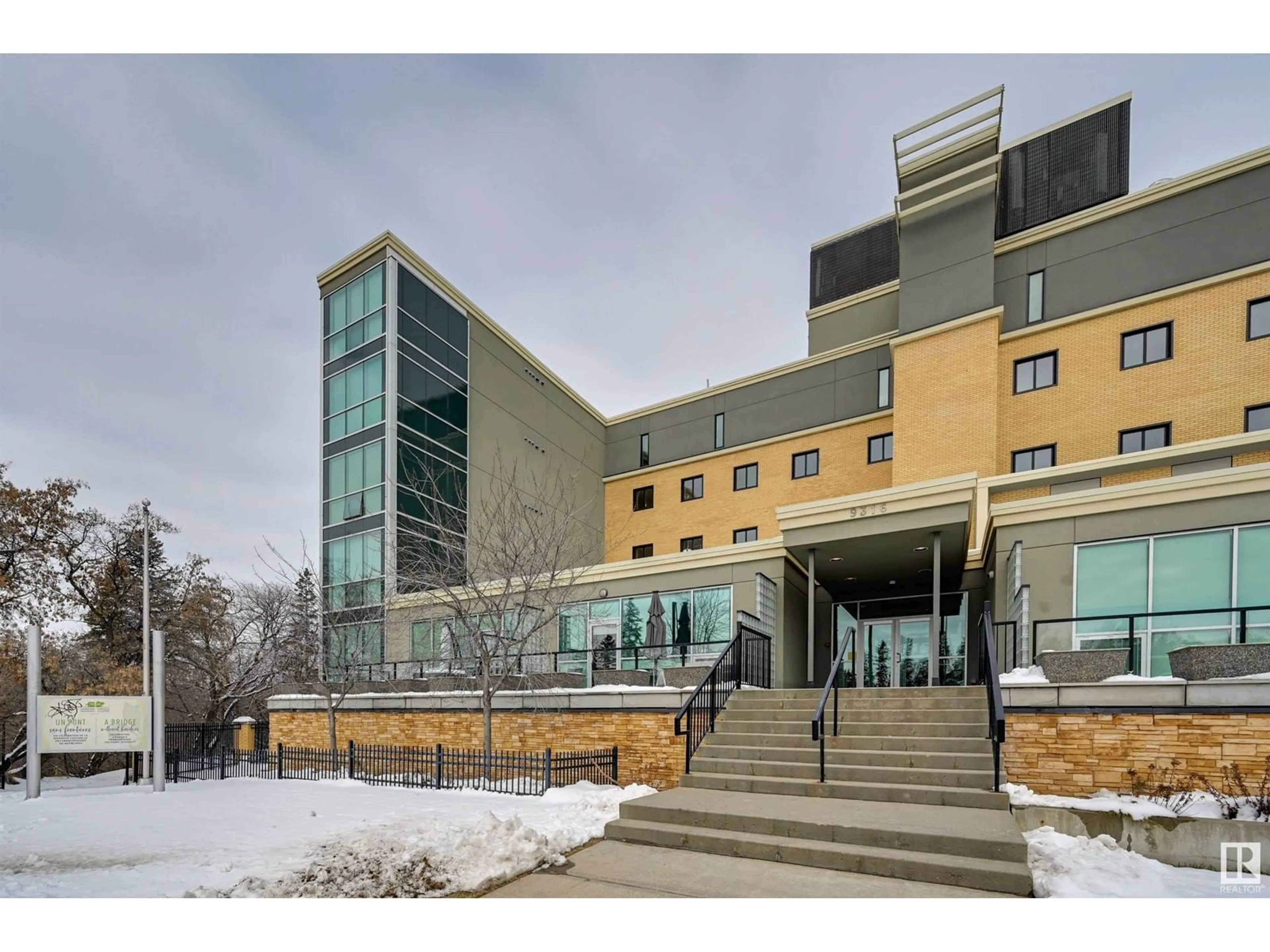 Indoor foyer for #306 - 9316 82 AV, Edmonton Alberta T6C0Z6