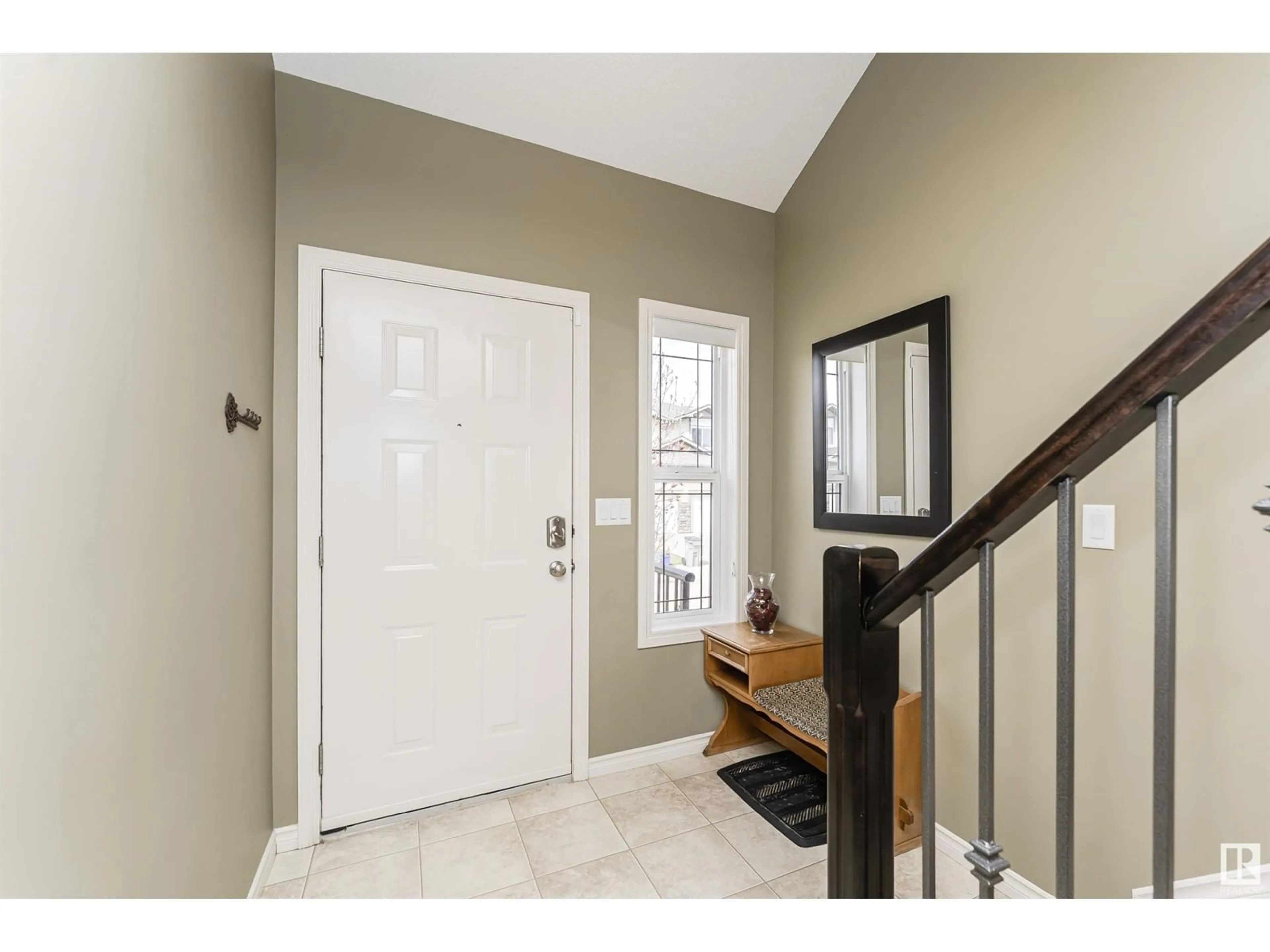 Indoor entryway for 63 9511 102 AV, Morinville Alberta T8R0C6