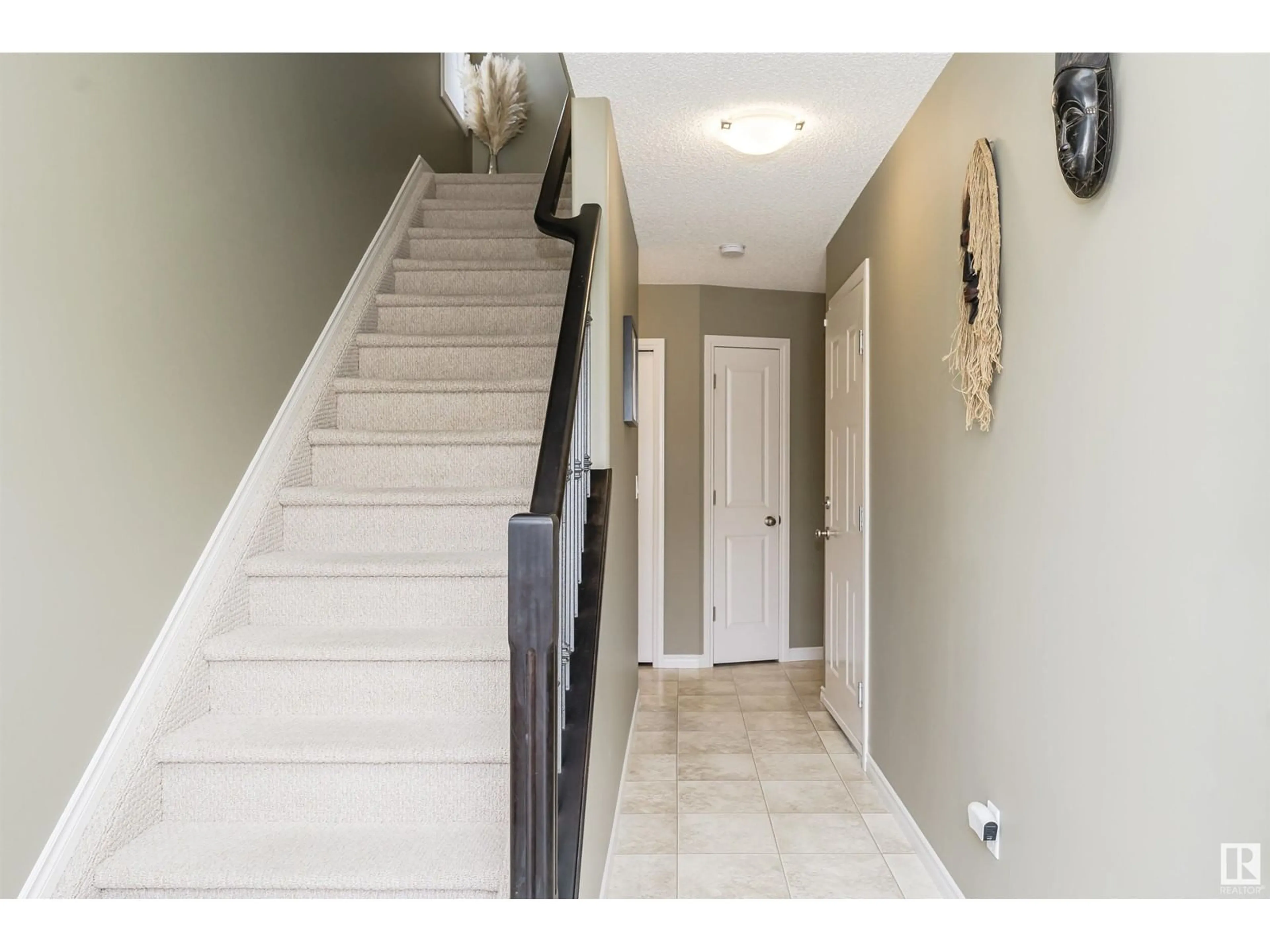 Indoor entryway for 63 9511 102 AV, Morinville Alberta T8R0C6