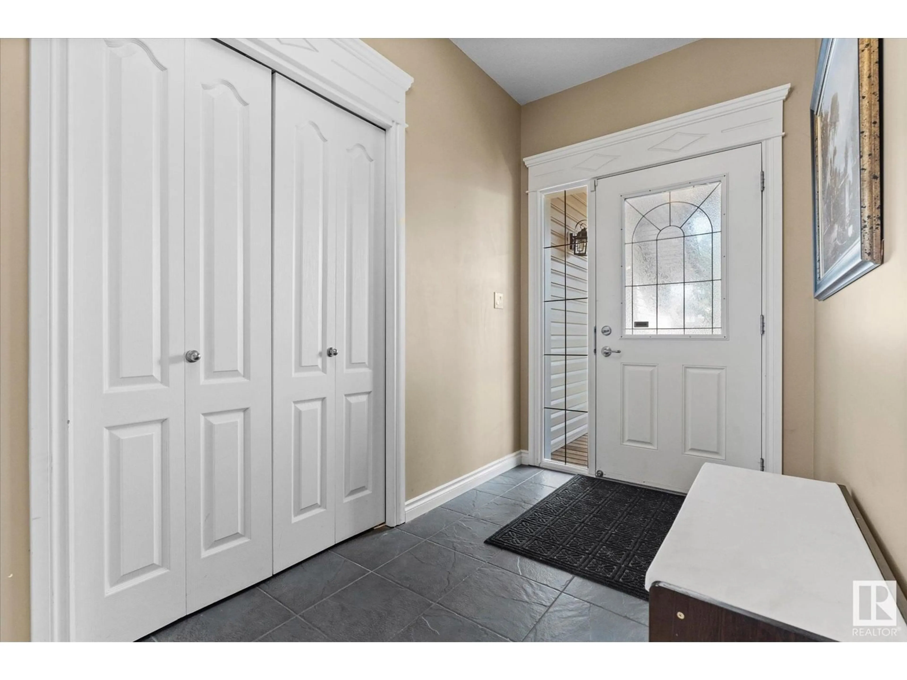 Indoor entryway for 511 WESTERRA BV, Stony Plain Alberta T7Z3A1