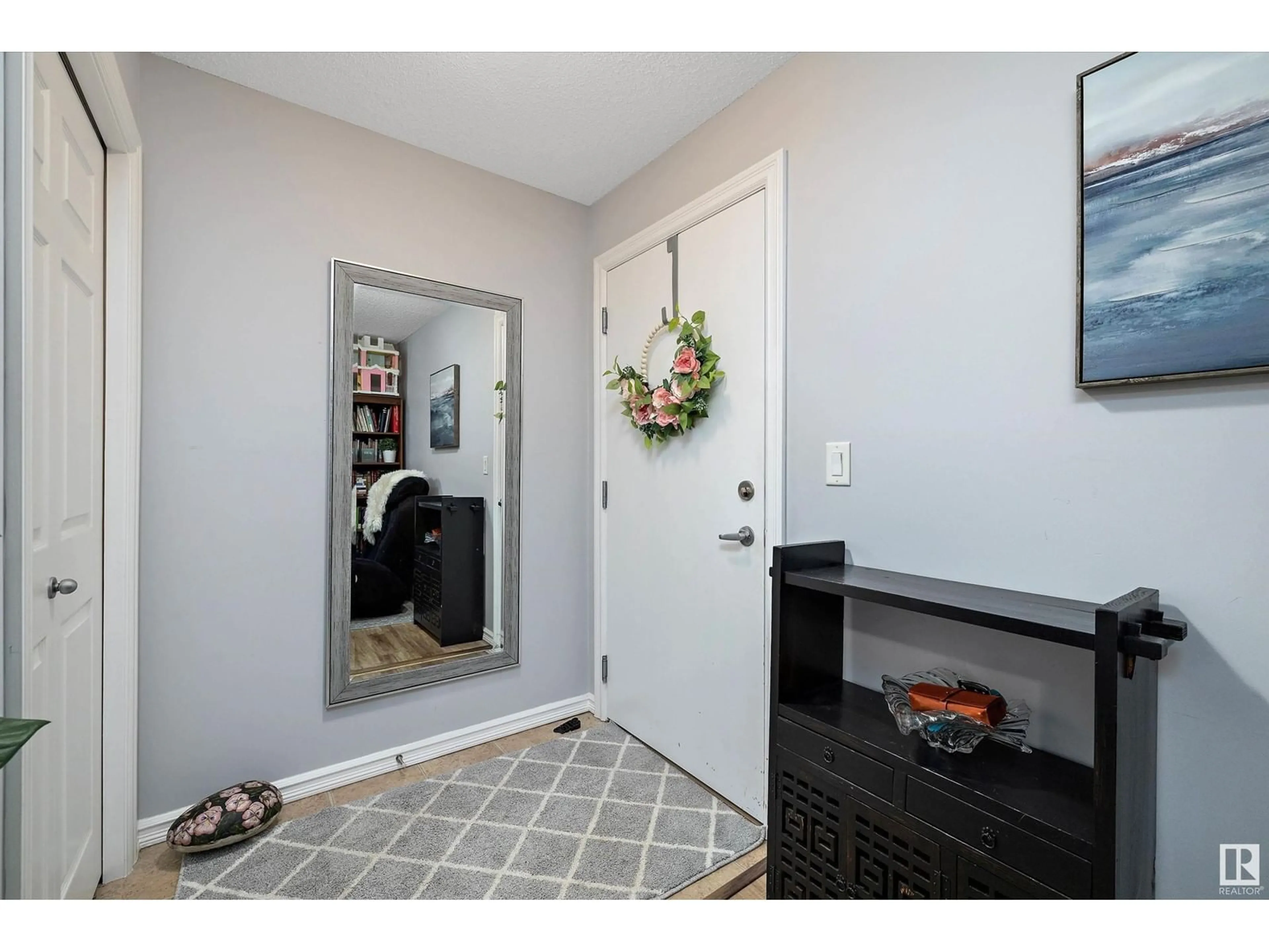 Indoor entryway for #201 - 4407 23 ST, Edmonton Alberta T6T0B6